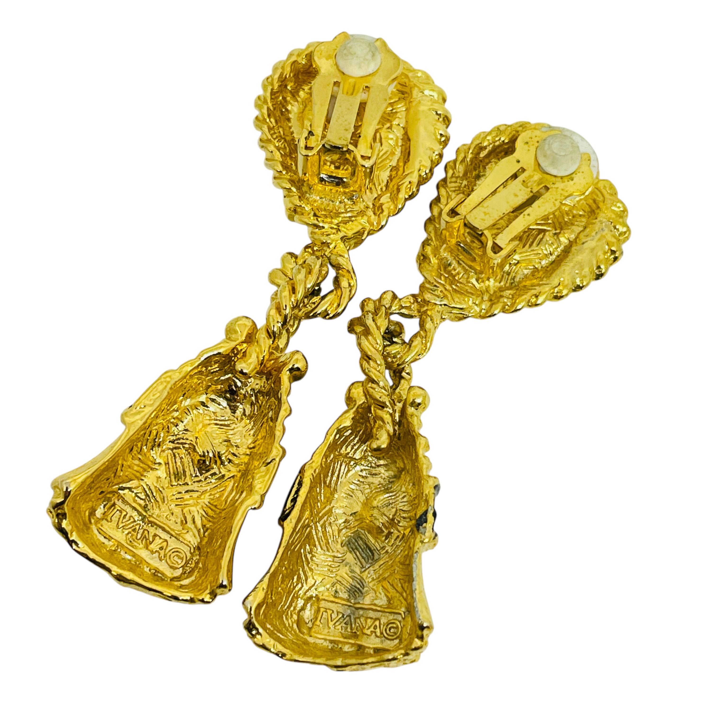 IVANA signiert Vintage Gold Ton Emaille Kristall baumeln Quaste Clip auf Ohrringe im Zustand „Gut“ im Angebot in Palos Hills, IL