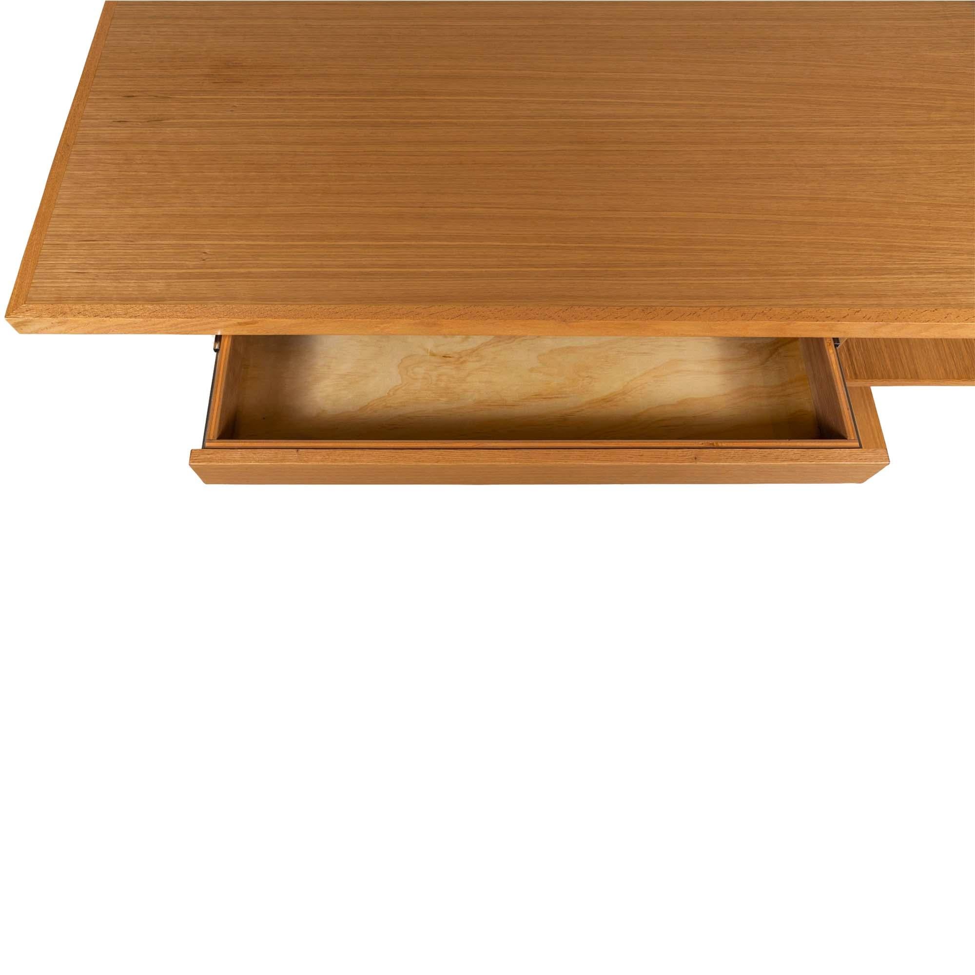 Mid-Century moderno Scrivania Ivanhoe con cassetti per matite di Lawson-Fenning in vendita