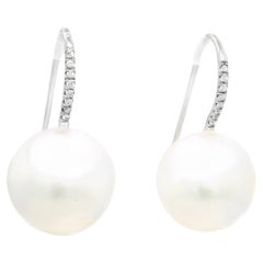 Ivanka Trump Boucles d'oreilles en fil de fer français avec perles des mers du Sud et diamants naturels En stock
