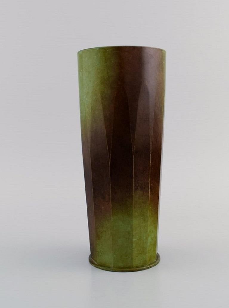 Scandinave moderne Vase en bronze patiné Ivar lenius Bjrk pour Ystad en vente