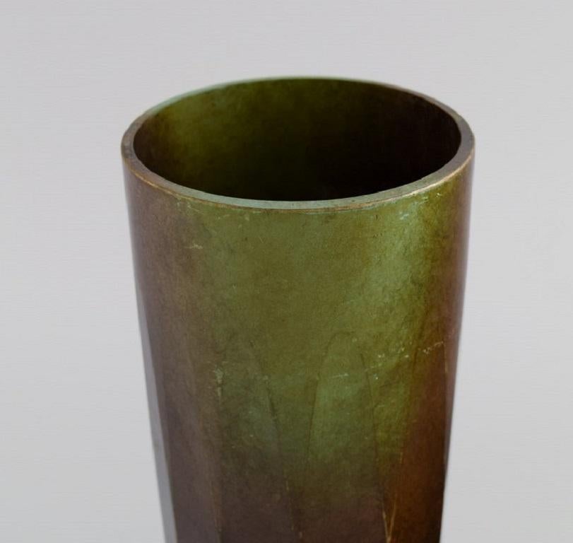 20ième siècle Vase en bronze patiné Ivar lenius Bjrk pour Ystad en vente