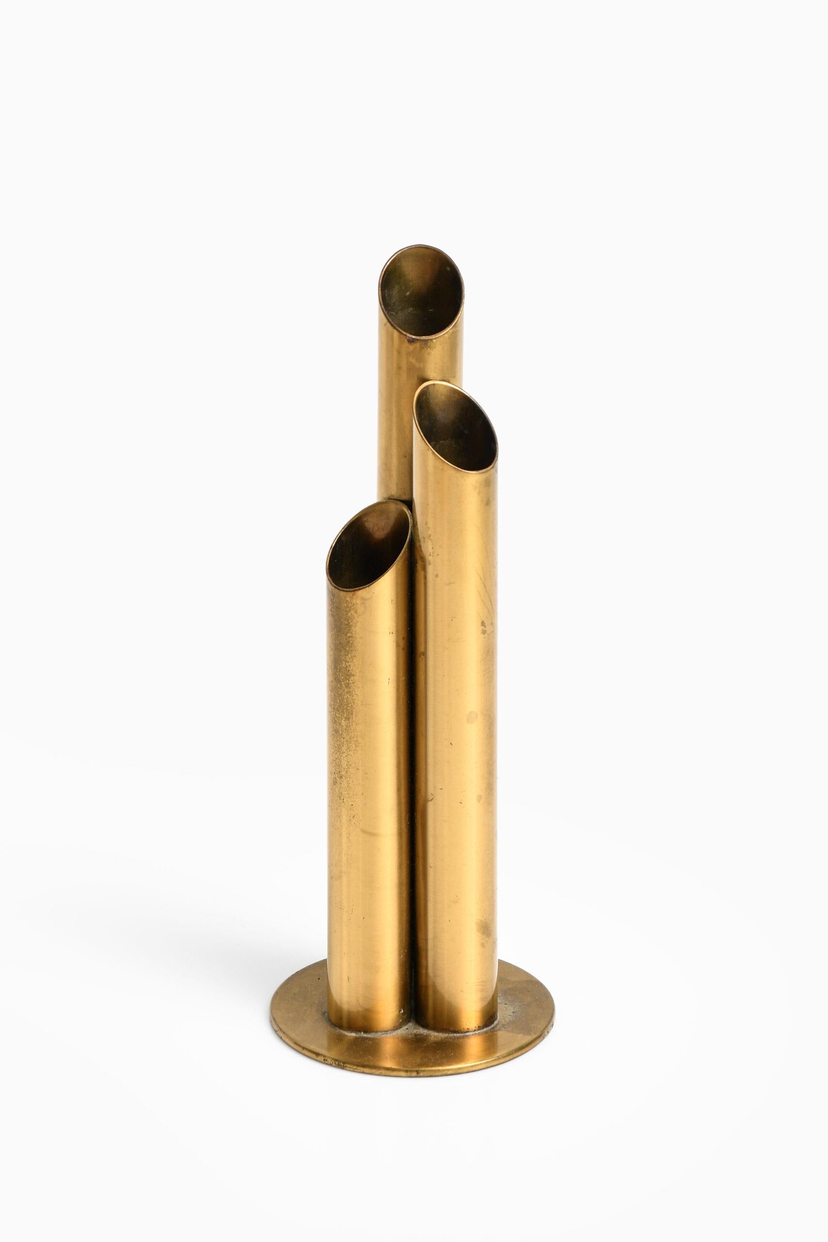 Rare vase conçu par Ivar Ålenius Björk. Produit par Ystad-Metall en Suède.