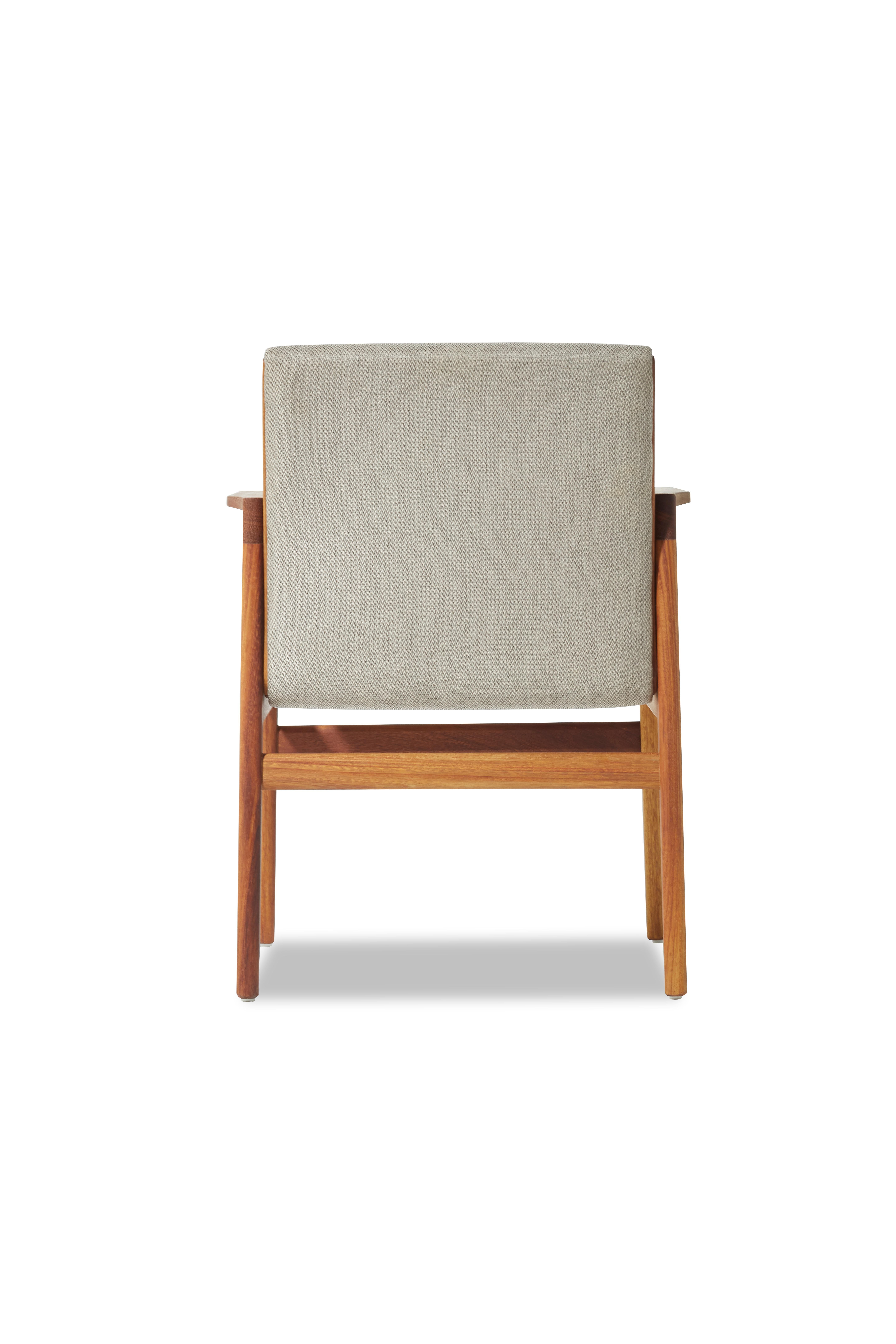 IVAR Esstischsessel für den Außenbereich aus massivem Iroko Taupe e von Contemporary Design Works (Handgefertigt) im Angebot