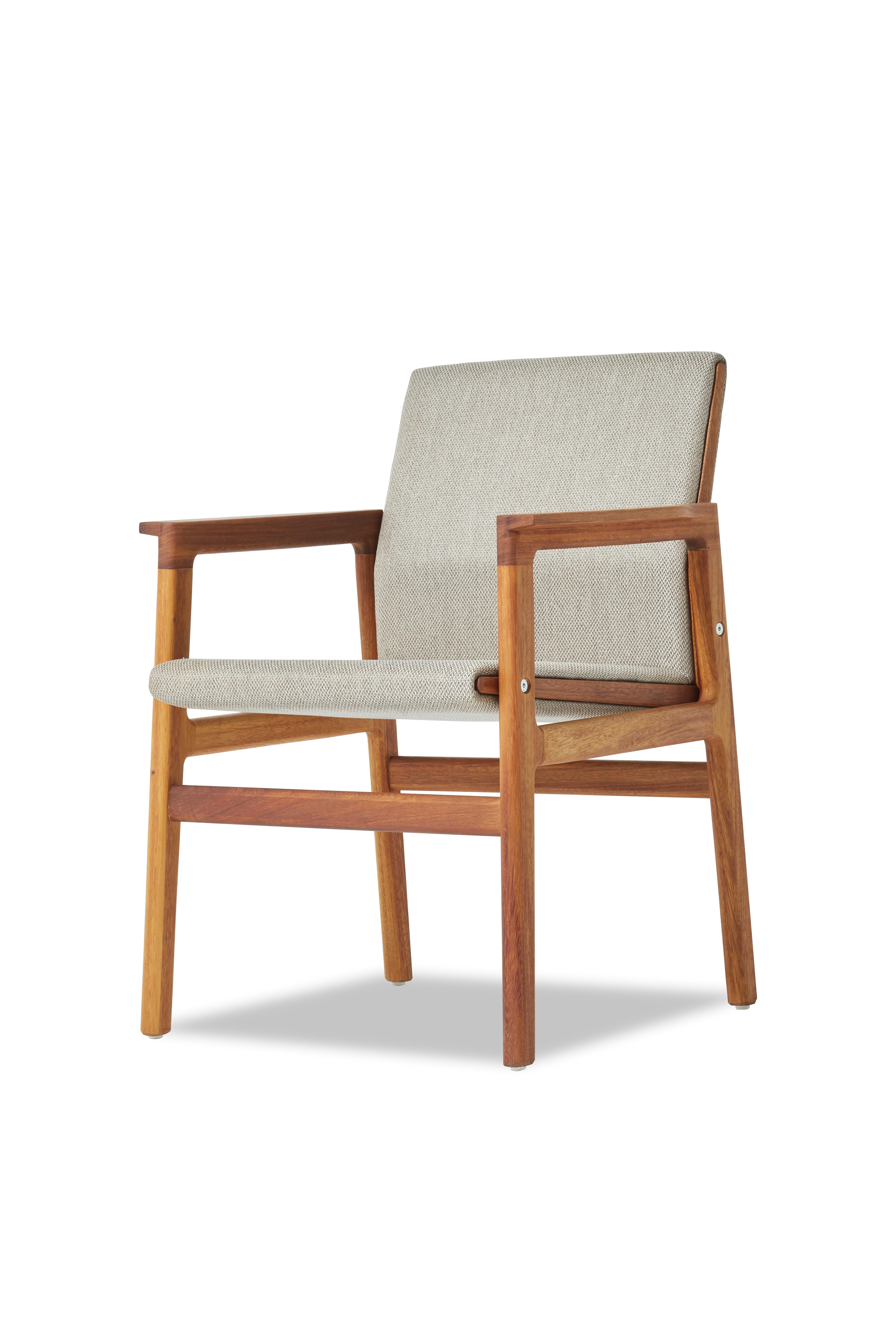 IVAR Esstischsessel für den Außenbereich aus massivem Iroko Taupe e von Contemporary Design Works (Teakholz) im Angebot