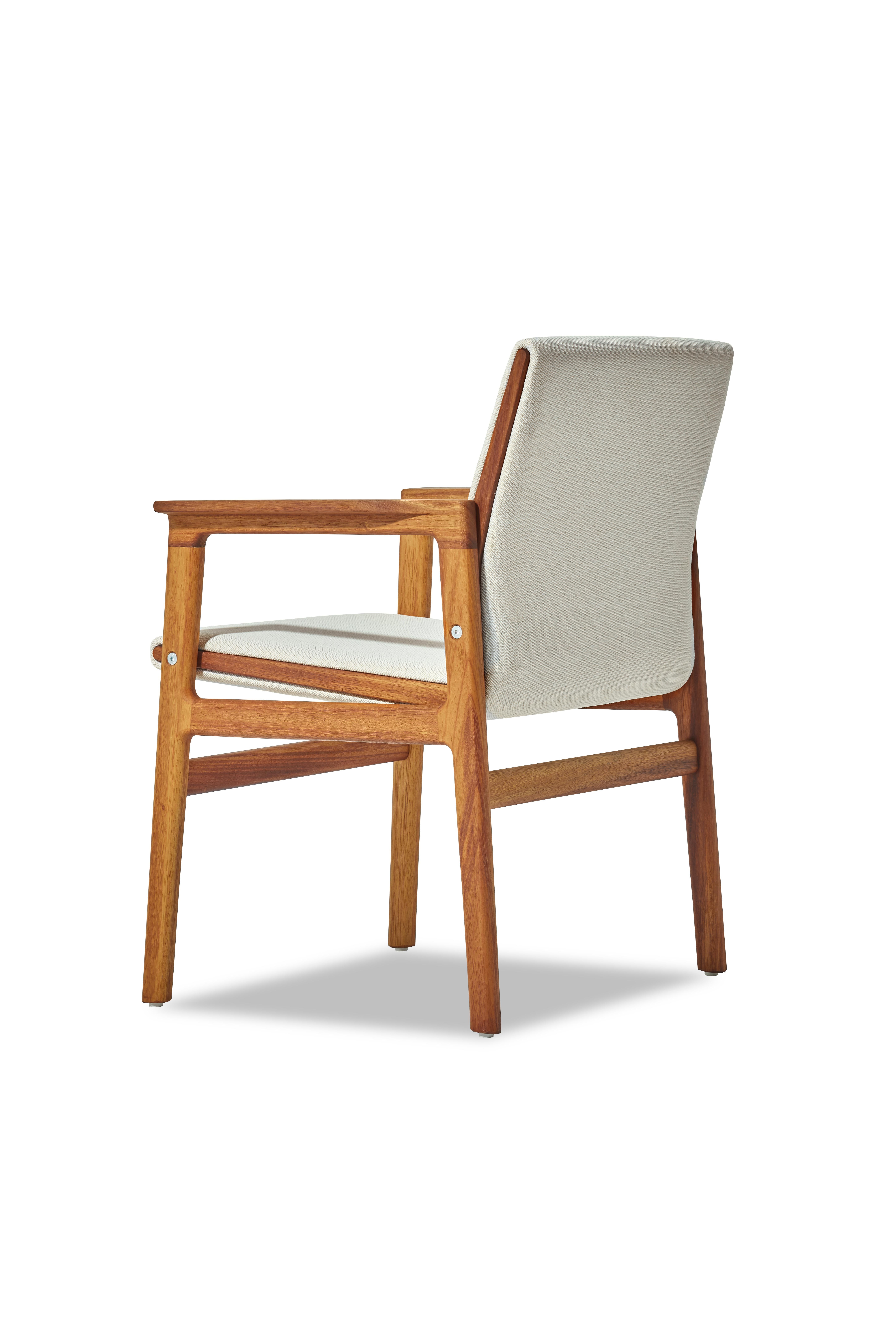 Sillón de comedor para exterior IVAR de madera maciza de iroko blanco por Contemporary Design Works Hecho a mano en venta