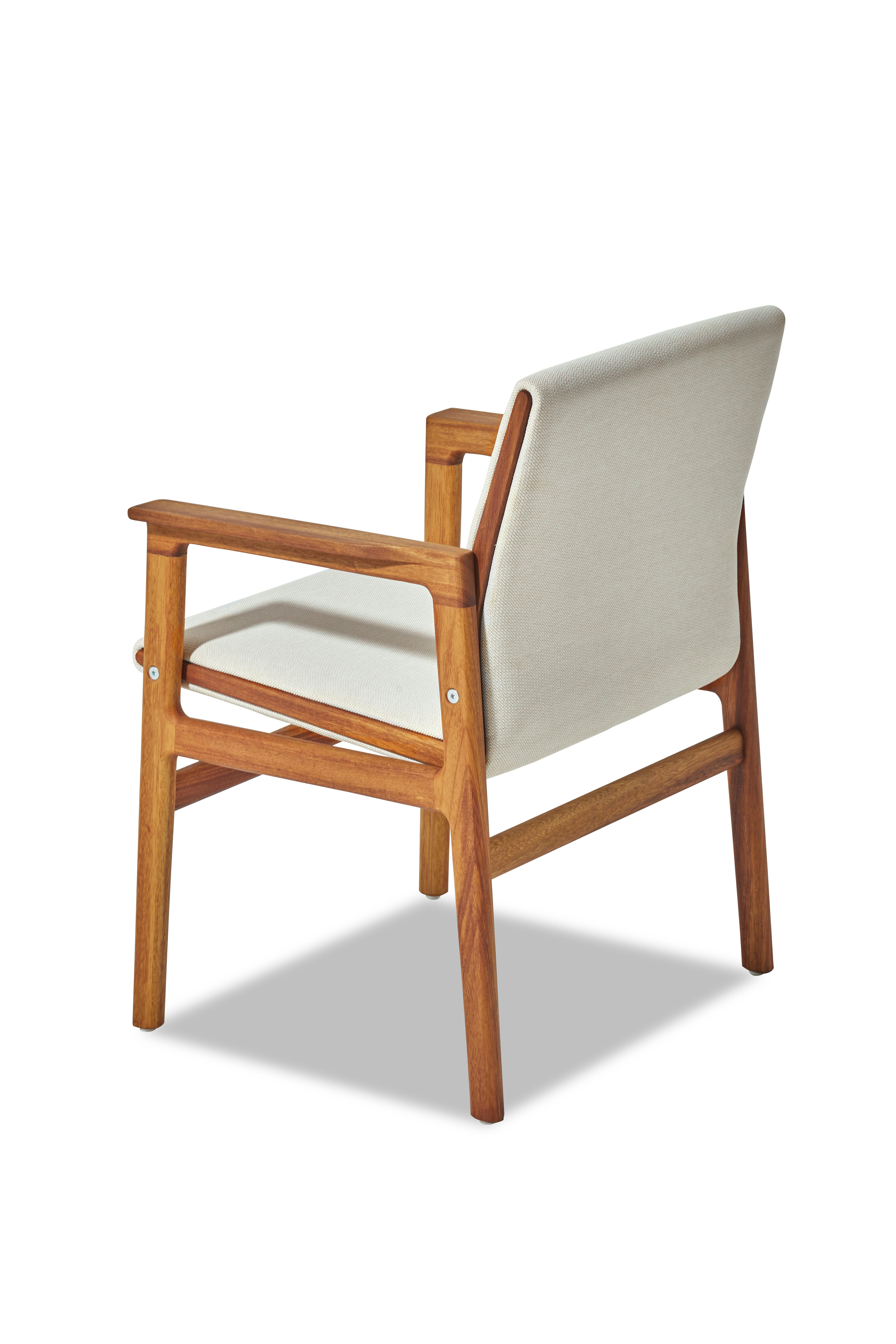 Sillón de comedor para exterior IVAR de madera maciza de iroko blanco por Contemporary Design Works Siglo XXI y contemporáneo en venta