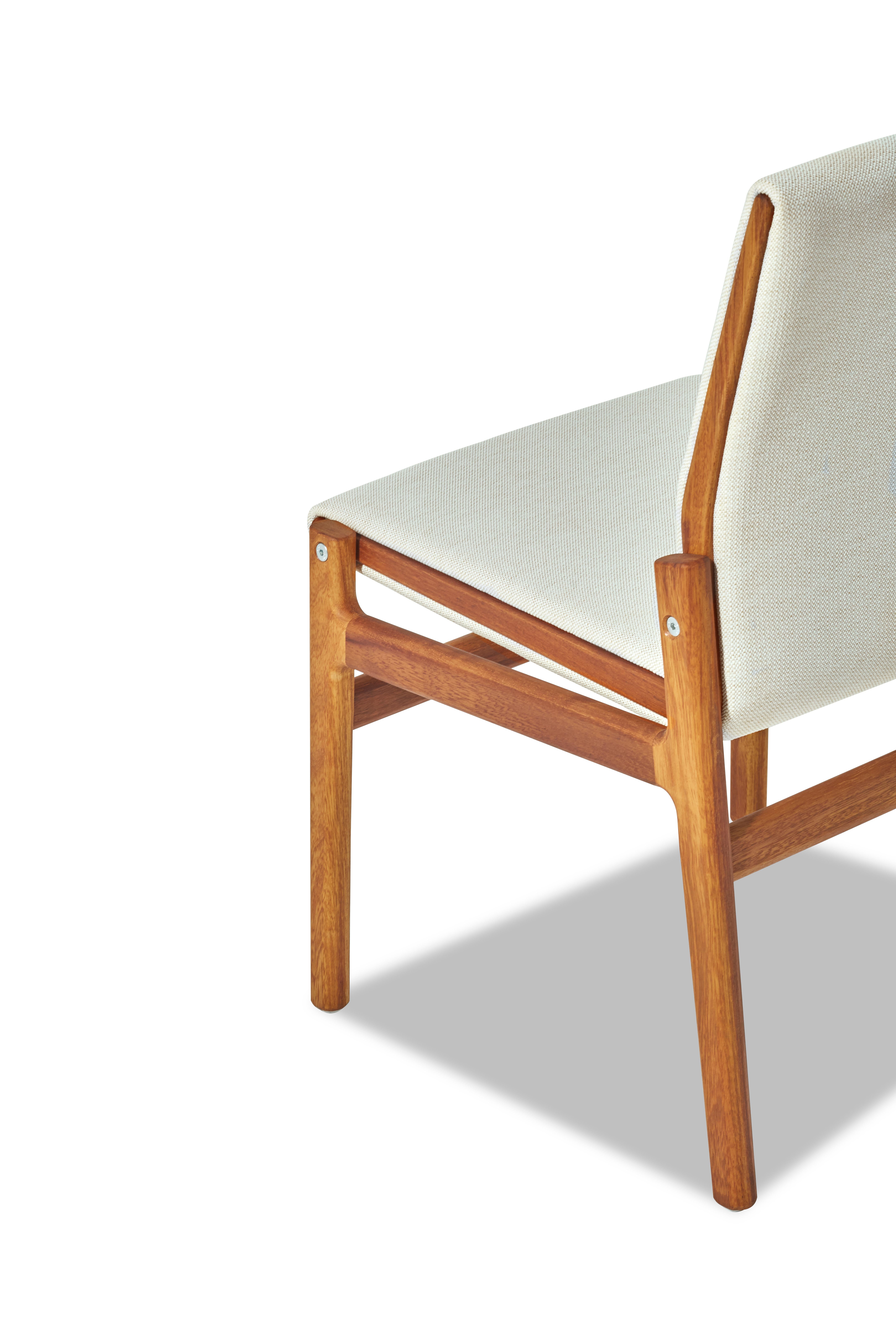 IVAR Außen-Esszimmerstuhl aus massivem Iroko Weiß von Contemporary Design Works im Zustand „Neu“ im Angebot in Miami, FL