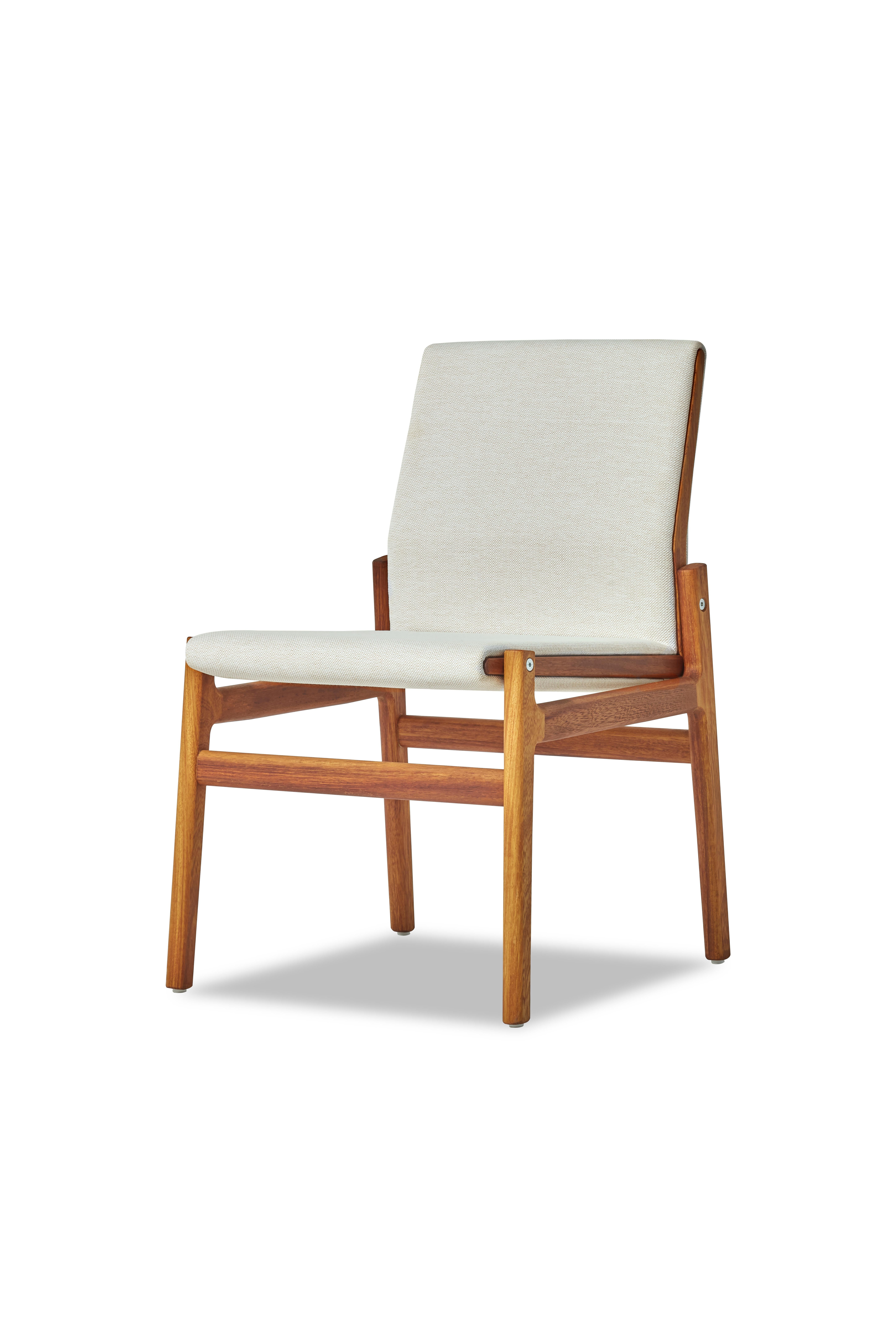 IVAR Außen-Esszimmerstuhl aus massivem Iroko Weiß von Contemporary Design Works (Teakholz) im Angebot
