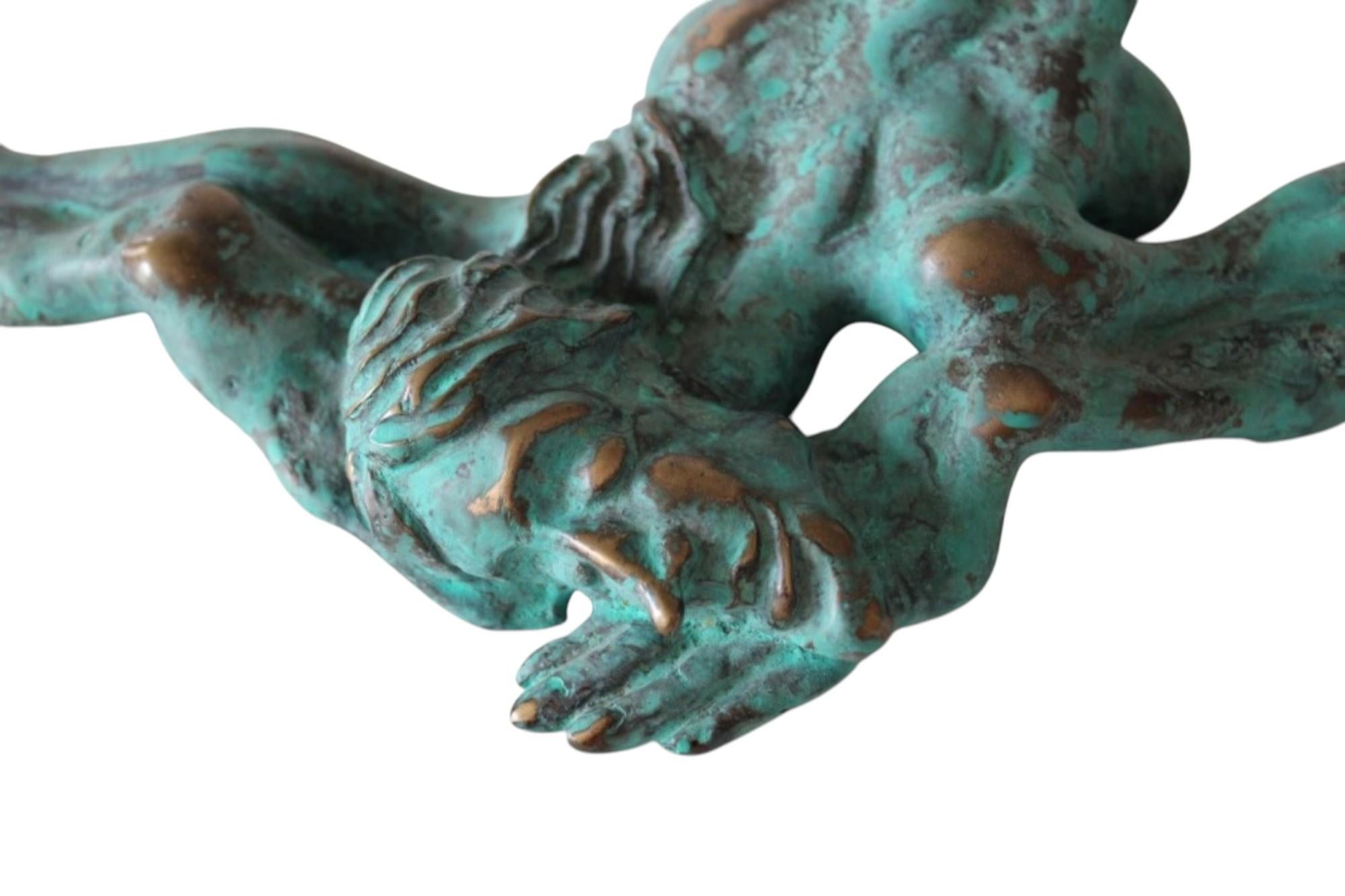 Ivars Miķelsons (1962) - Ich will noch schlafen  Bronze H 66 cm; B 30 cm; L 40 cm – Sculpture von Ivars Mikelsons