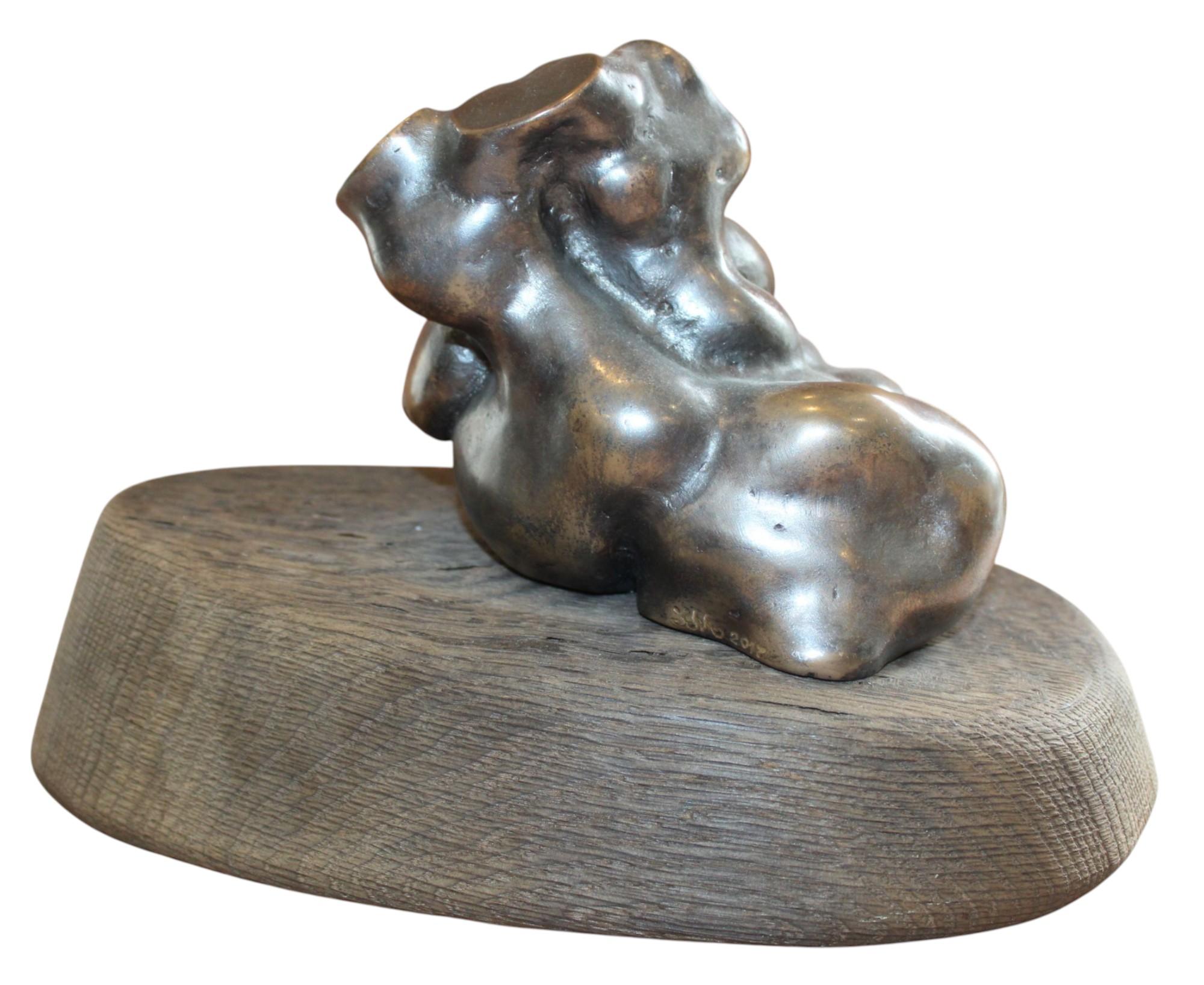 Torse XXXXL , Bronze/bois H 20 cm ; L 30cm ; L 20 cm - Expressionnisme abstrait Sculpture par Ivars Mikelsons