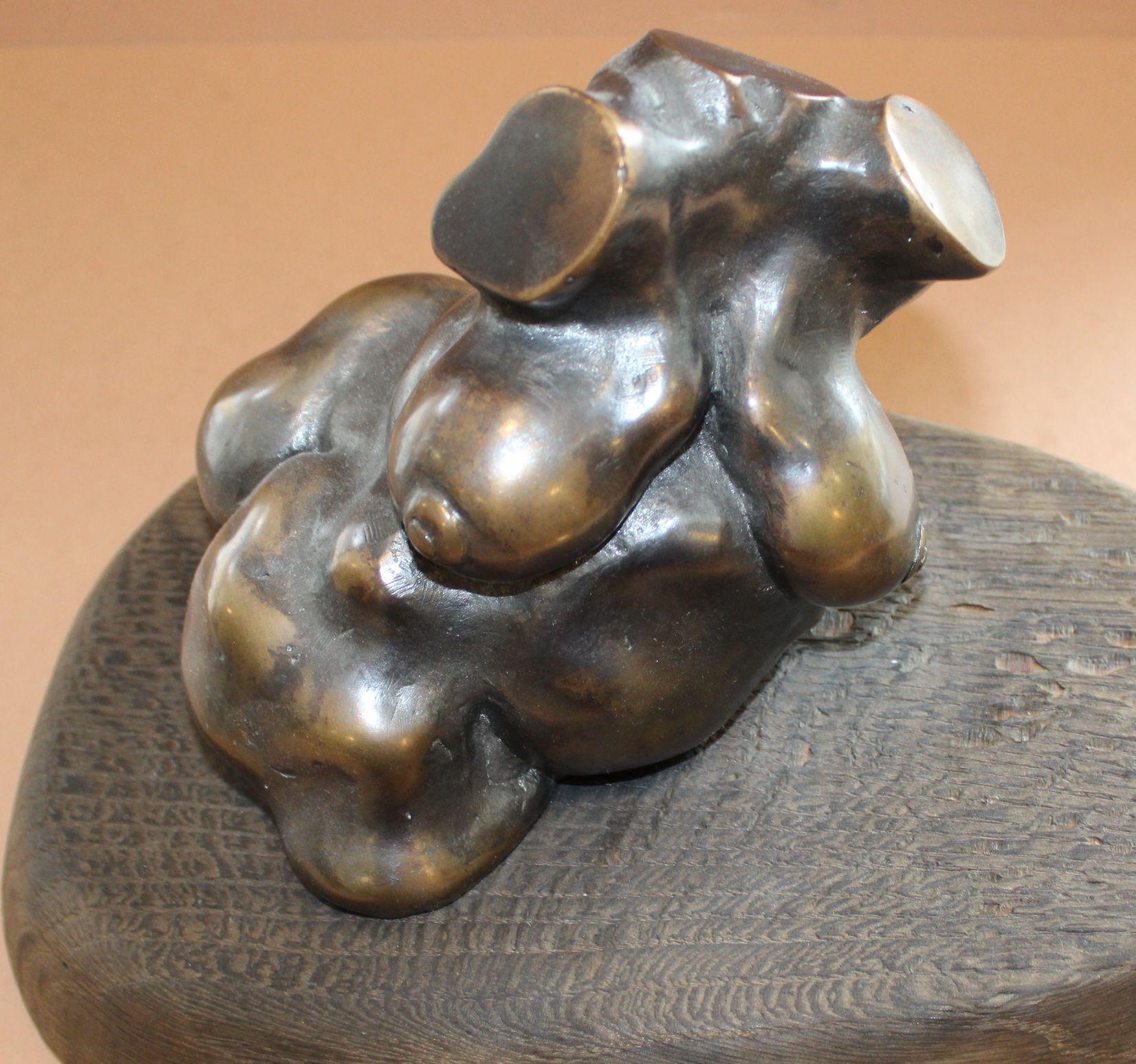 Torse XXXXL , Bronze/bois H 20 cm ; L 30cm ; L 20 cm - Marron Figurative Sculpture par Ivars Mikelsons