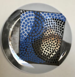 Movement. 2021. Painted porcelain. D30 cm.
