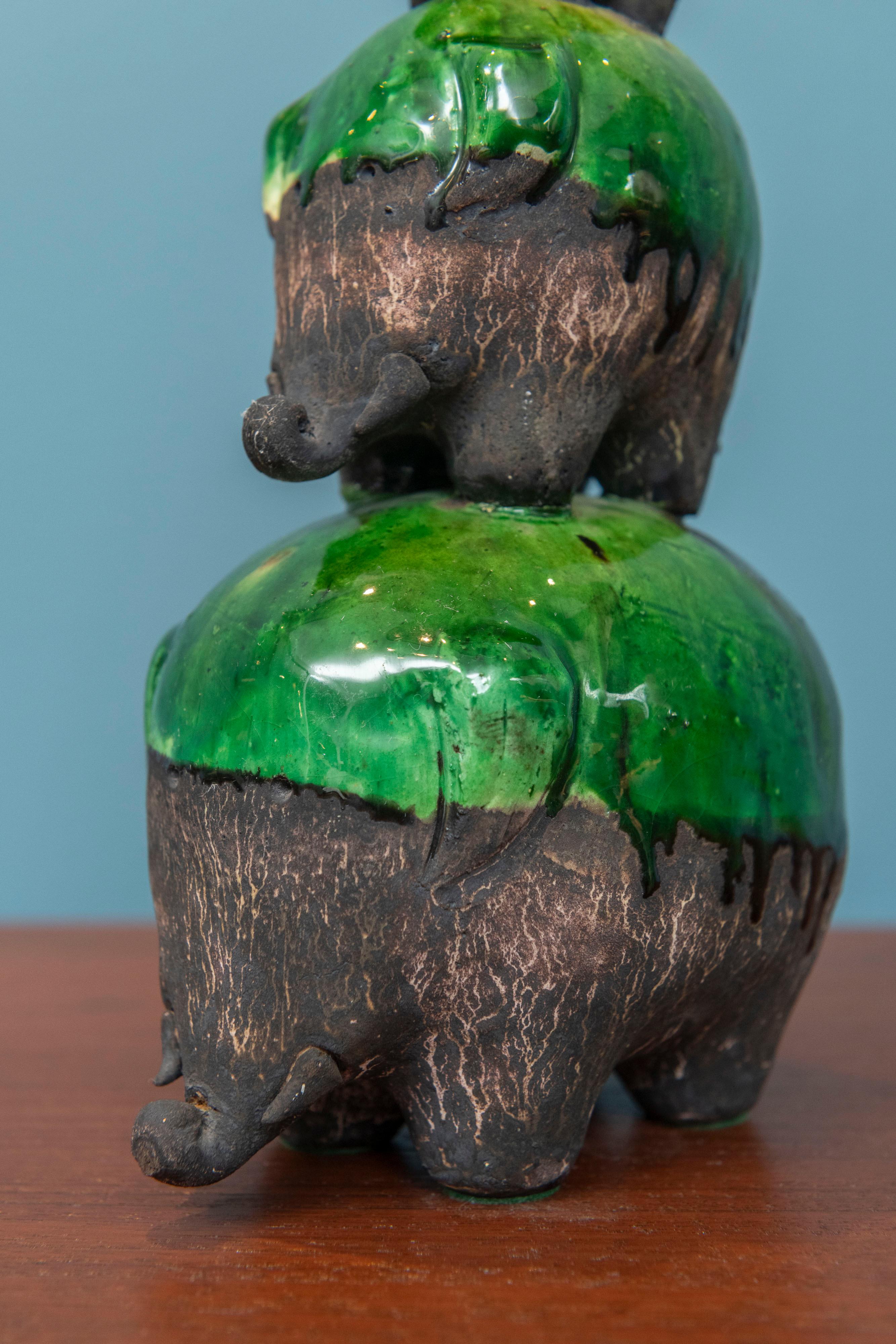 Ivo De Santis pour Gil Etruschi Sculpture en céramique représentant des éléphants, Italie Bon état - En vente à San Francisco, CA