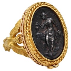 Ivo Ringe Rinascimentale in oro giallo 18Kt con medaglione