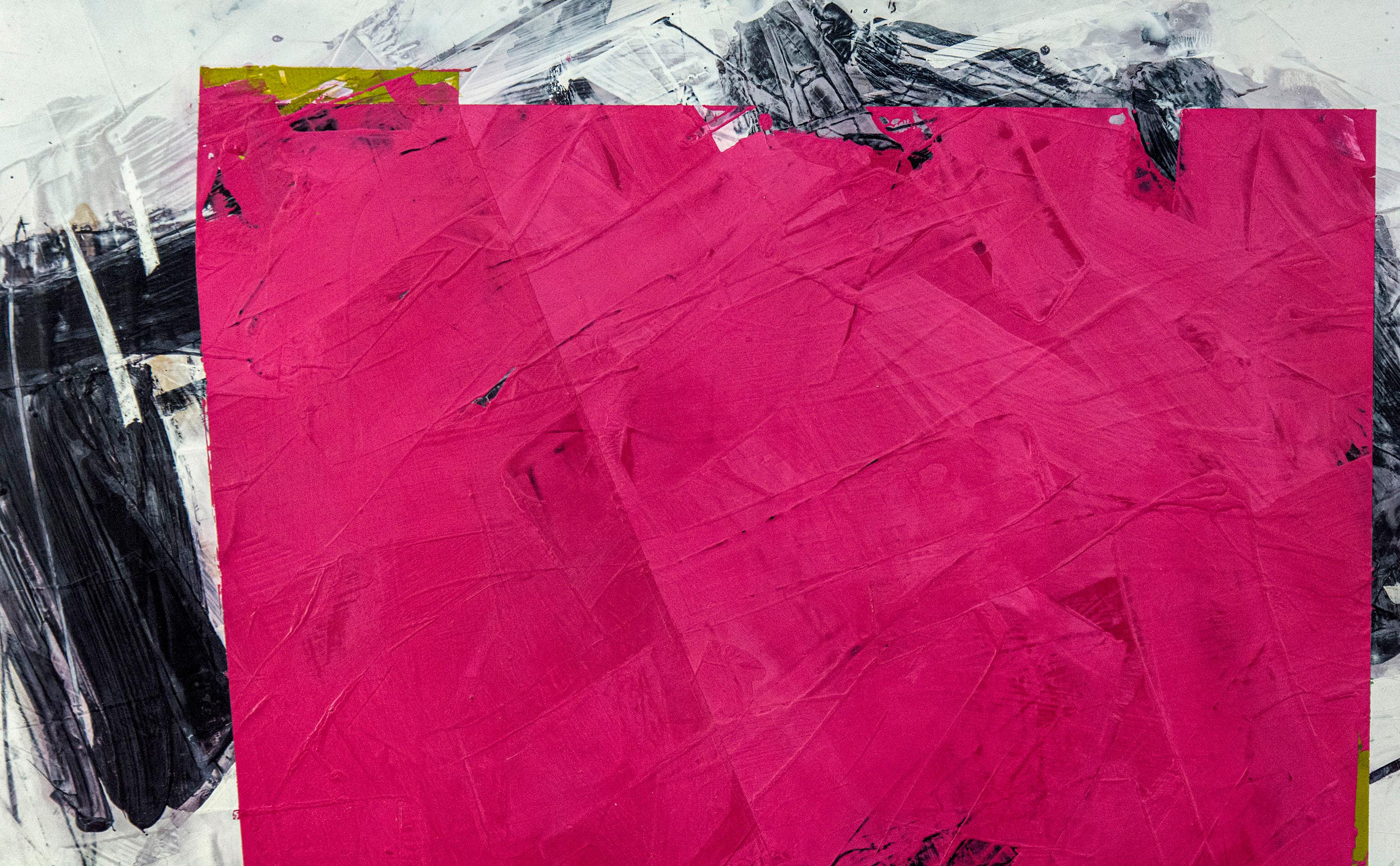 Crimson No 2 - große, kühne, abstrakte Formen, Marmorstaub, Acryl, Wachs auf Leinwand (Rot), Abstract Painting, von Ivo Stoyanov