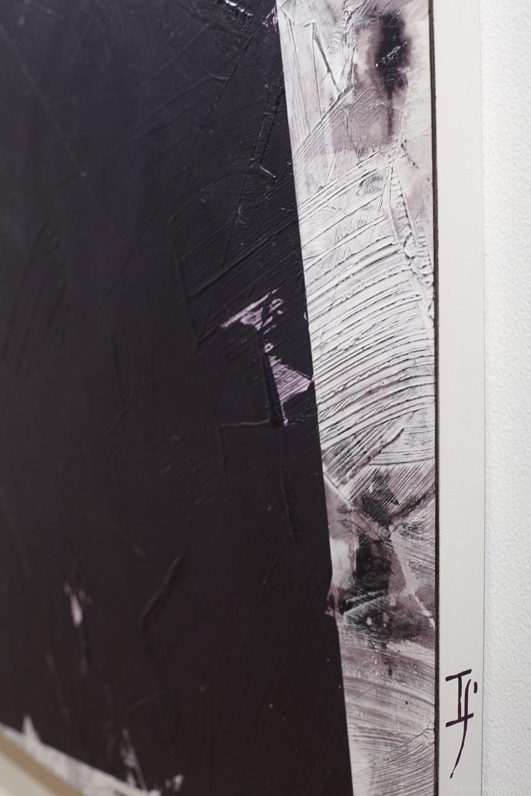 Double Black No.1 – kühne abstrakte Formen, Marmorstaub, Wachs, Acryl auf Leinwand – Painting von Ivo Stoyanov