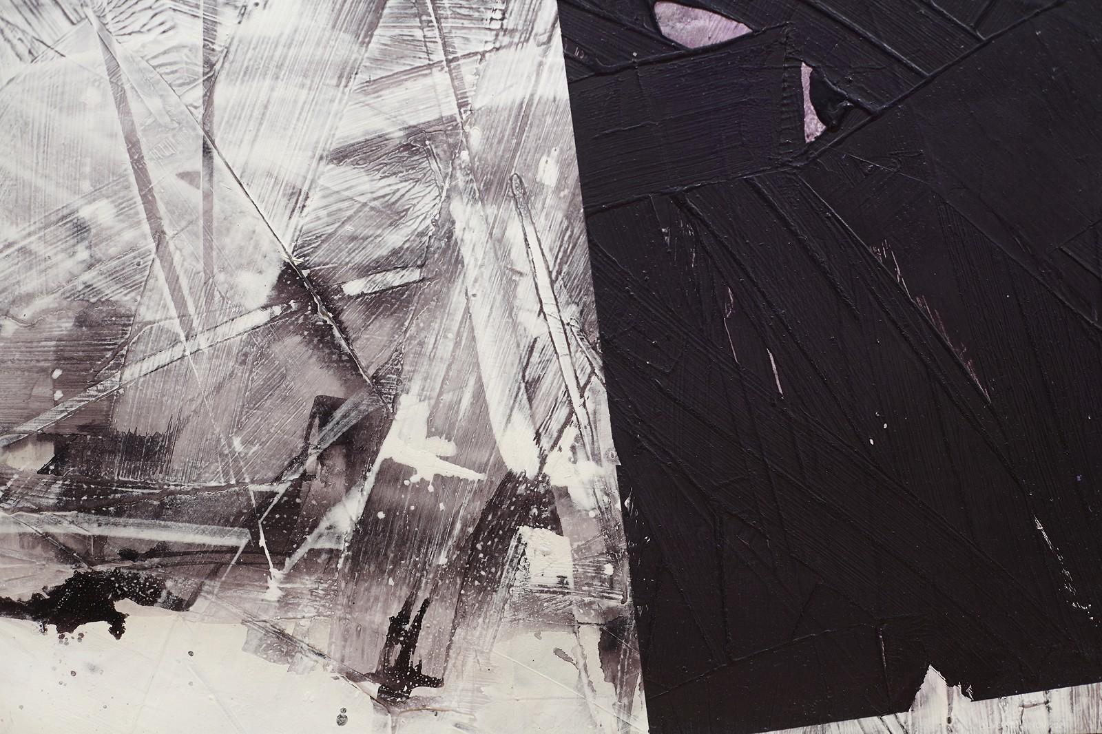 Double Black No.1 – kühne abstrakte Formen, Marmorstaub, Wachs, Acryl auf Leinwand (Zeitgenössisch), Painting, von Ivo Stoyanov