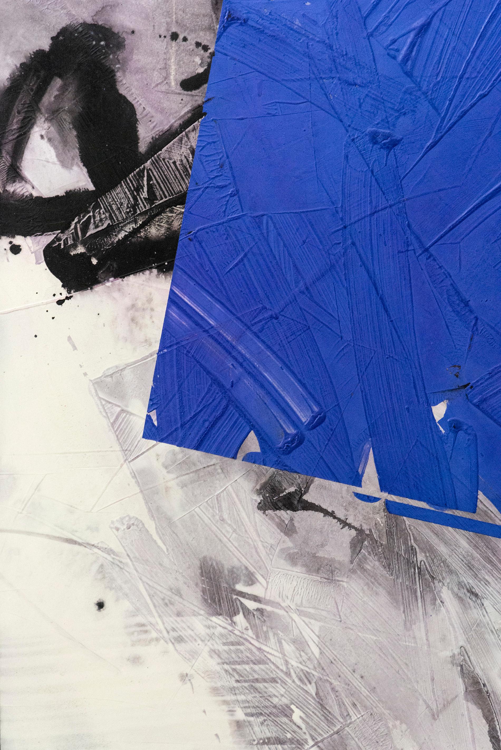 Vivid Blue No 31 - forme audaci e astratte, polvere di marmo, acrilico e cera su tela in vendita 4