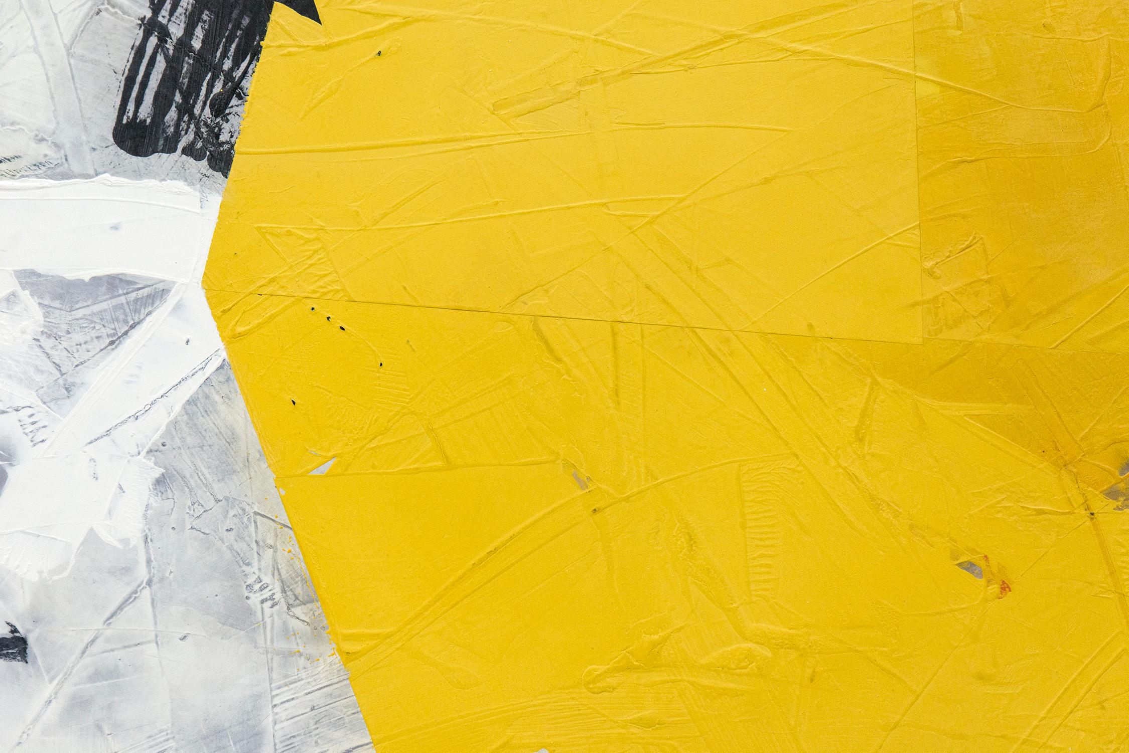 Yellow No 22 - grandi e audaci forme astratte, polvere di marmo, acrilico, cera, su tela in vendita 2