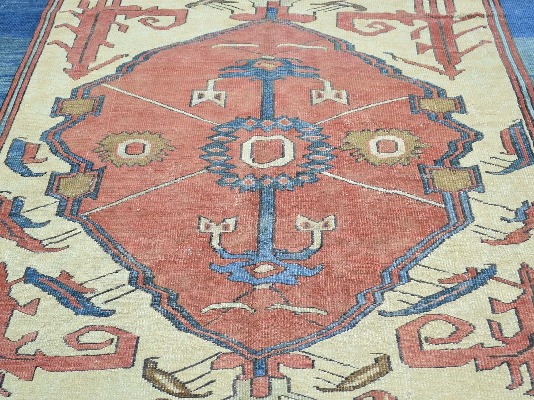 Elfenbein 1880 Antiker persischer Bakschaisch-Teppich, Galerie-Medaillon (Bakshaish) im Angebot