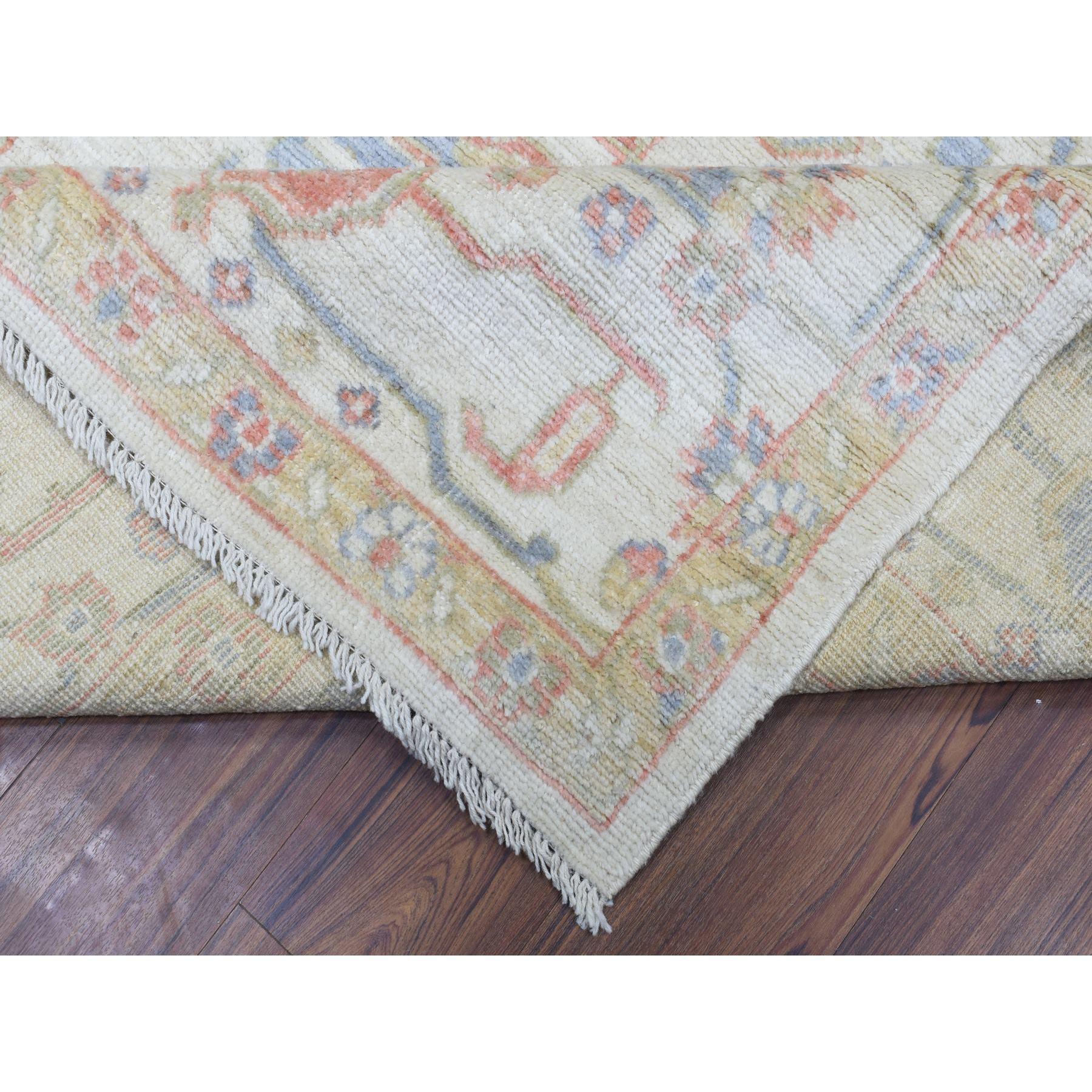 Elfenbeinfarbener Afghan Oushak Branch Blume Design Handgeknüpfter Teppich aus weicher Wolle 8'1