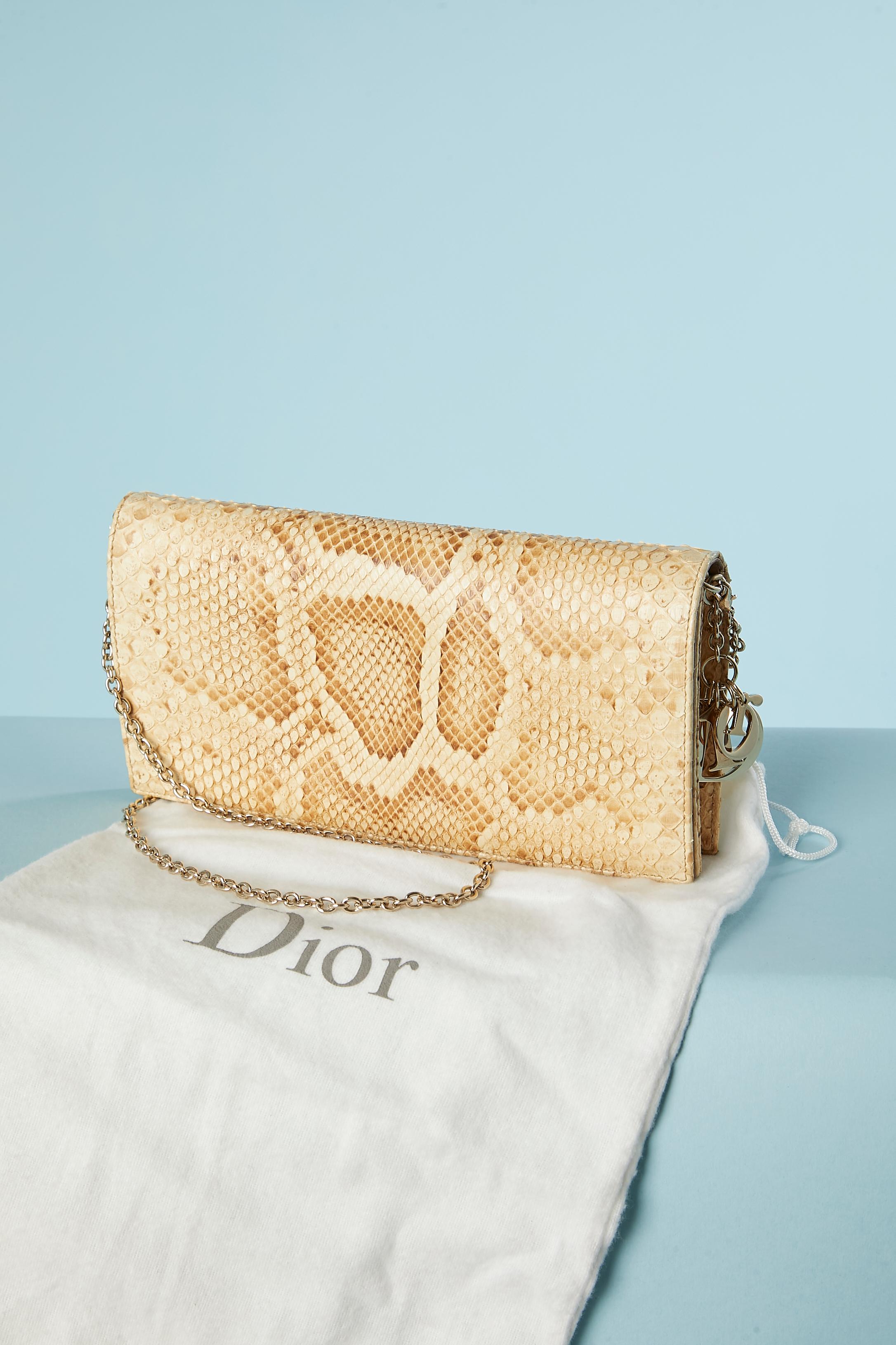 Ivory and beige small leather bag with animal pattern. 
One flat pocket inside. Snap closure under the flap. 
Numbered: 94-MA-1009 (10/2009)
SIZE : 22cm X 12cm X 3cm 
Chain lenght ( detachable) = 78cm