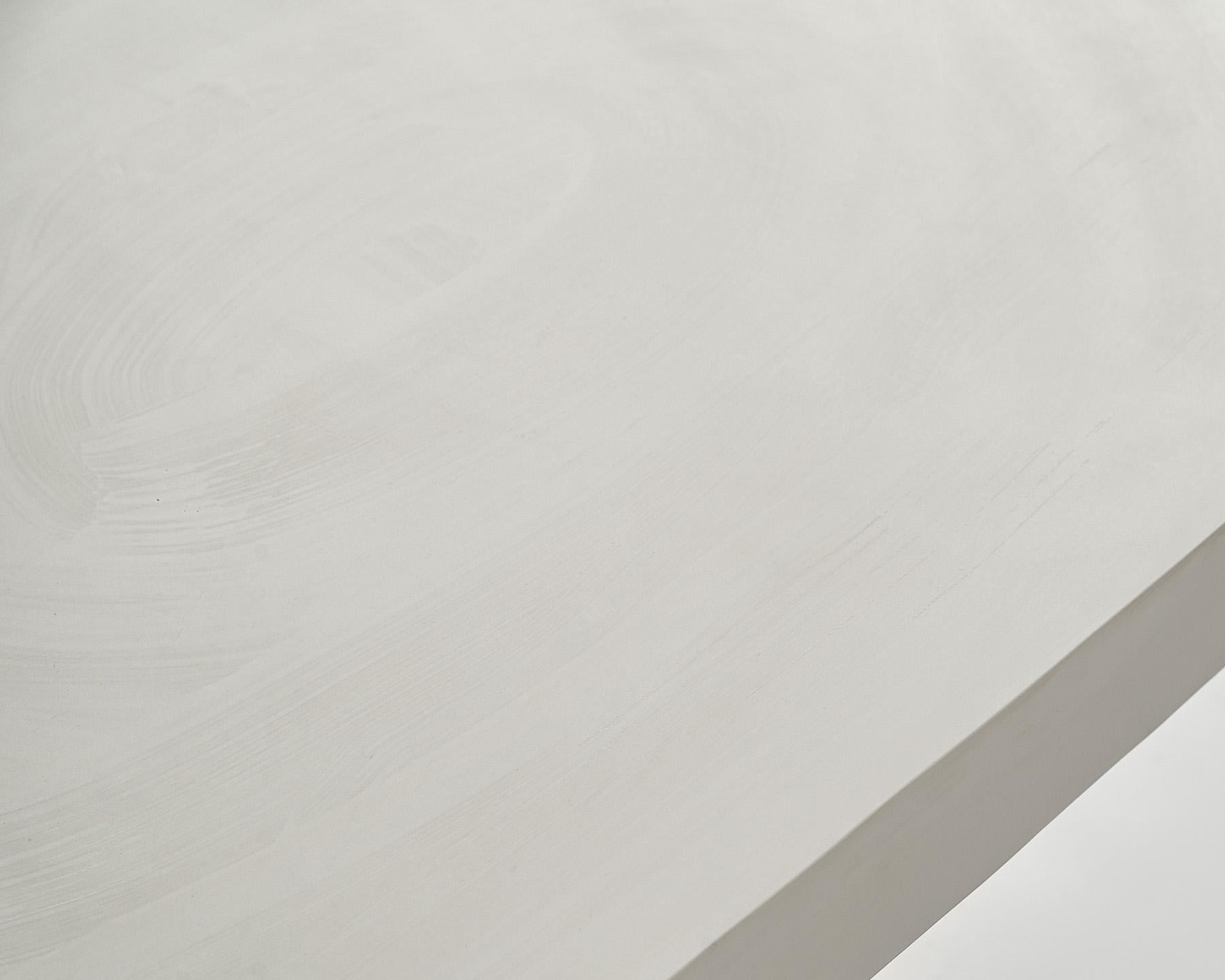 Moderne Table basse ovale ivoire et noire de Perler  en vente