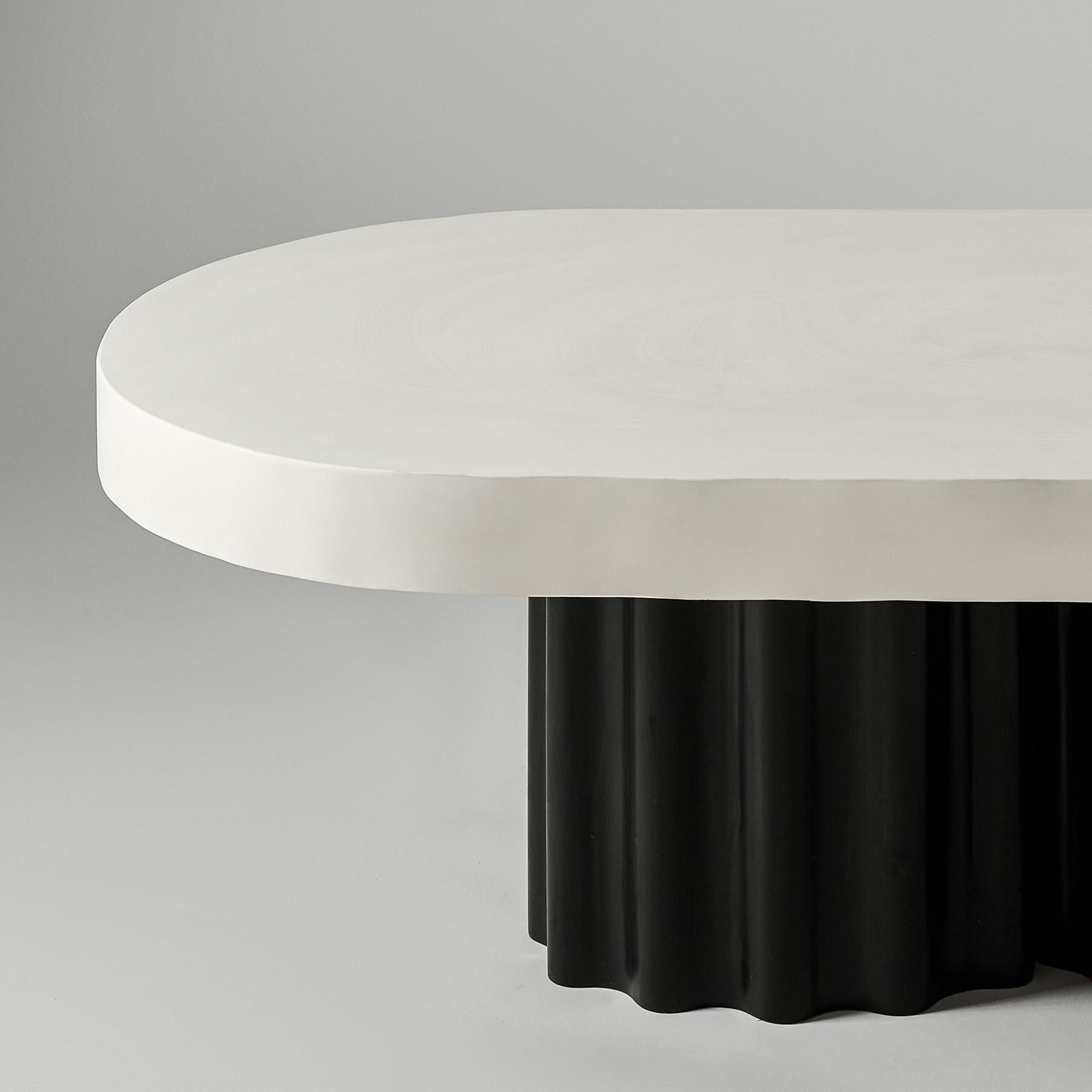XXIe siècle et contemporain Table basse ovale ivoire et noire de Perler  en vente