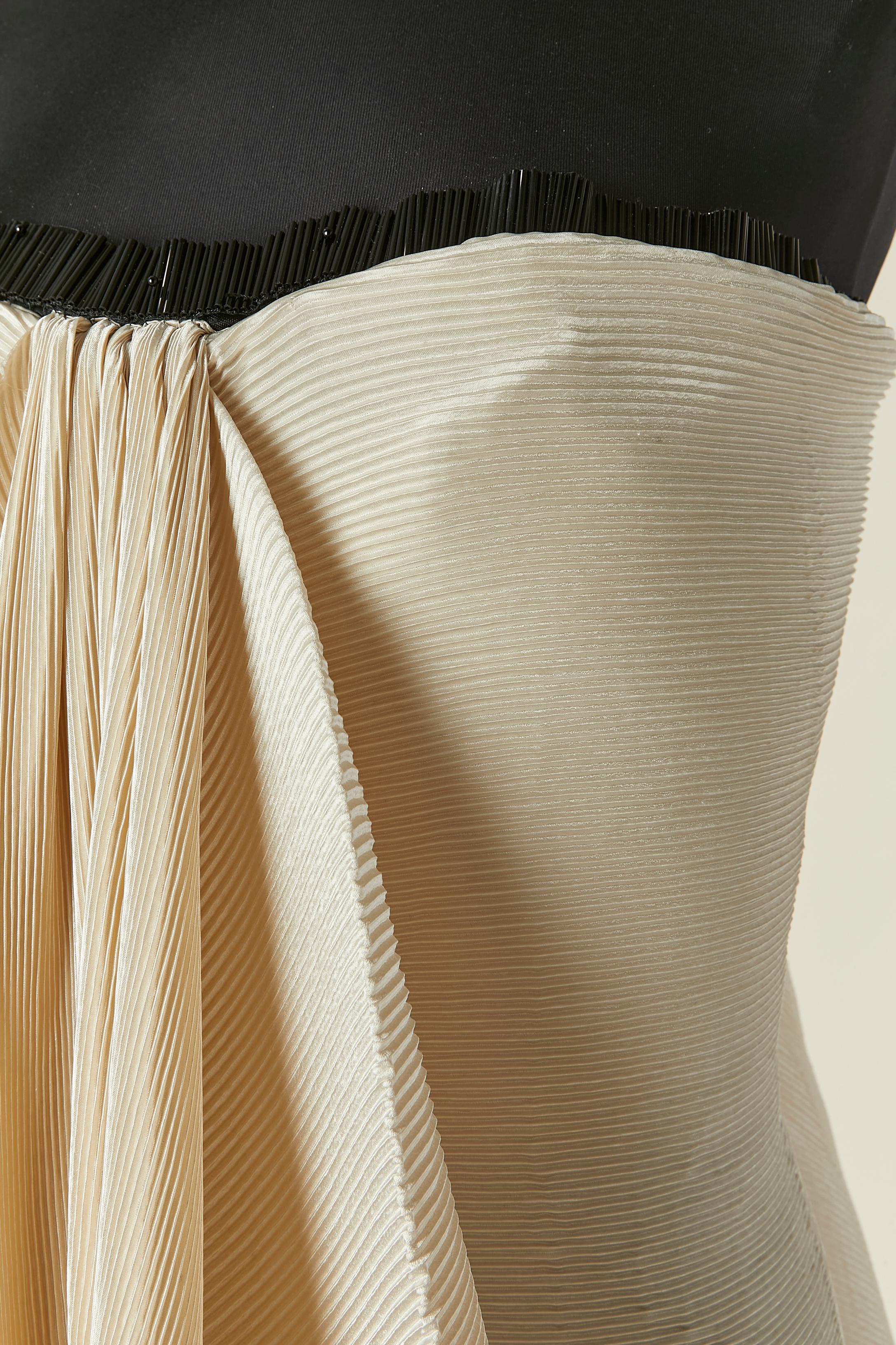 Robe de soirée bustier plissée et drapée ivoire et noire Gianfranco Ferré Excellent état - En vente à Saint-Ouen-Sur-Seine, FR