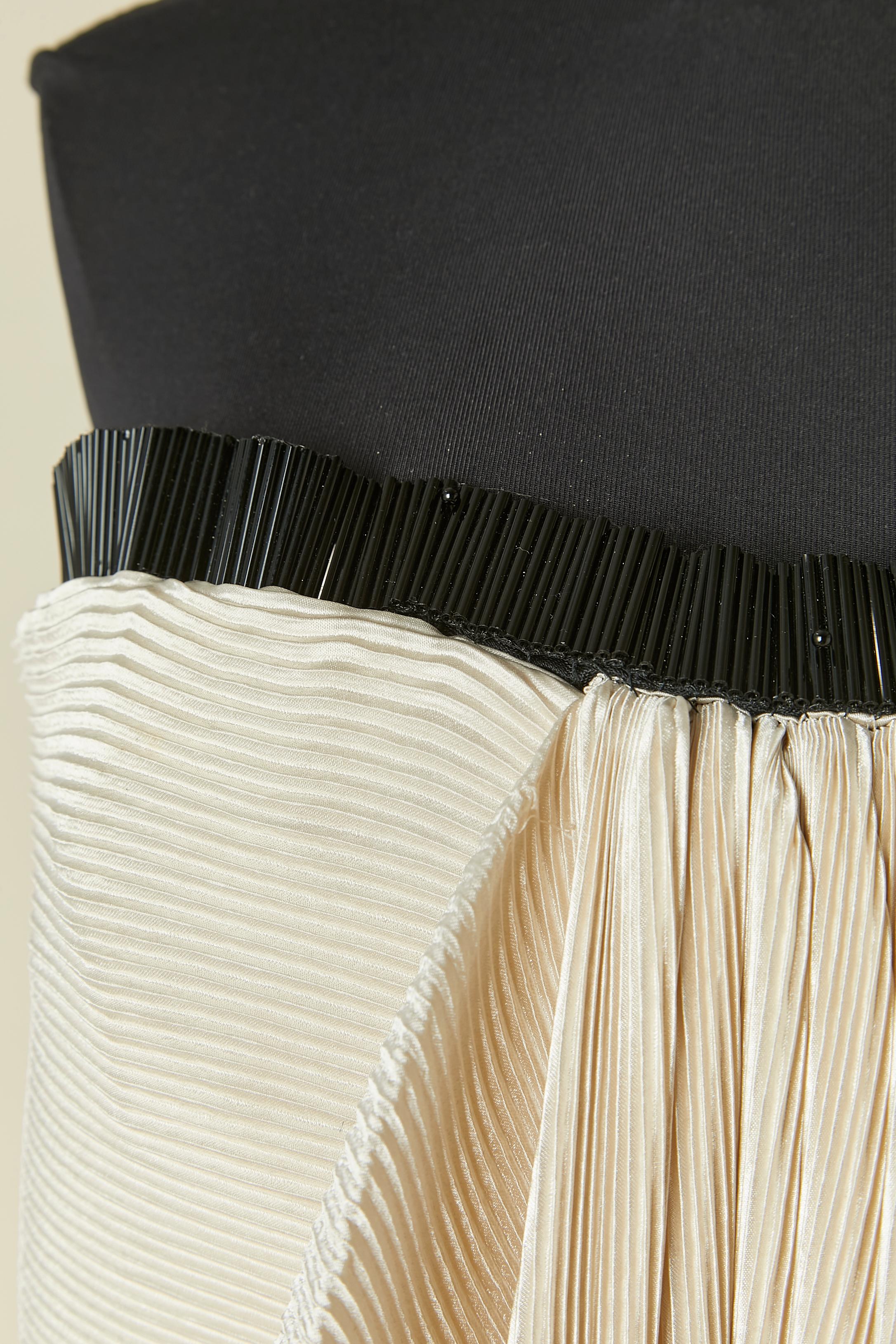 Robe de soirée bustier plissée et drapée ivoire et noire Gianfranco Ferré Pour femmes en vente