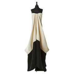 Vestido de noche bustier plisado y drapeado marfil y negro GIANFRANCO FERRÉ