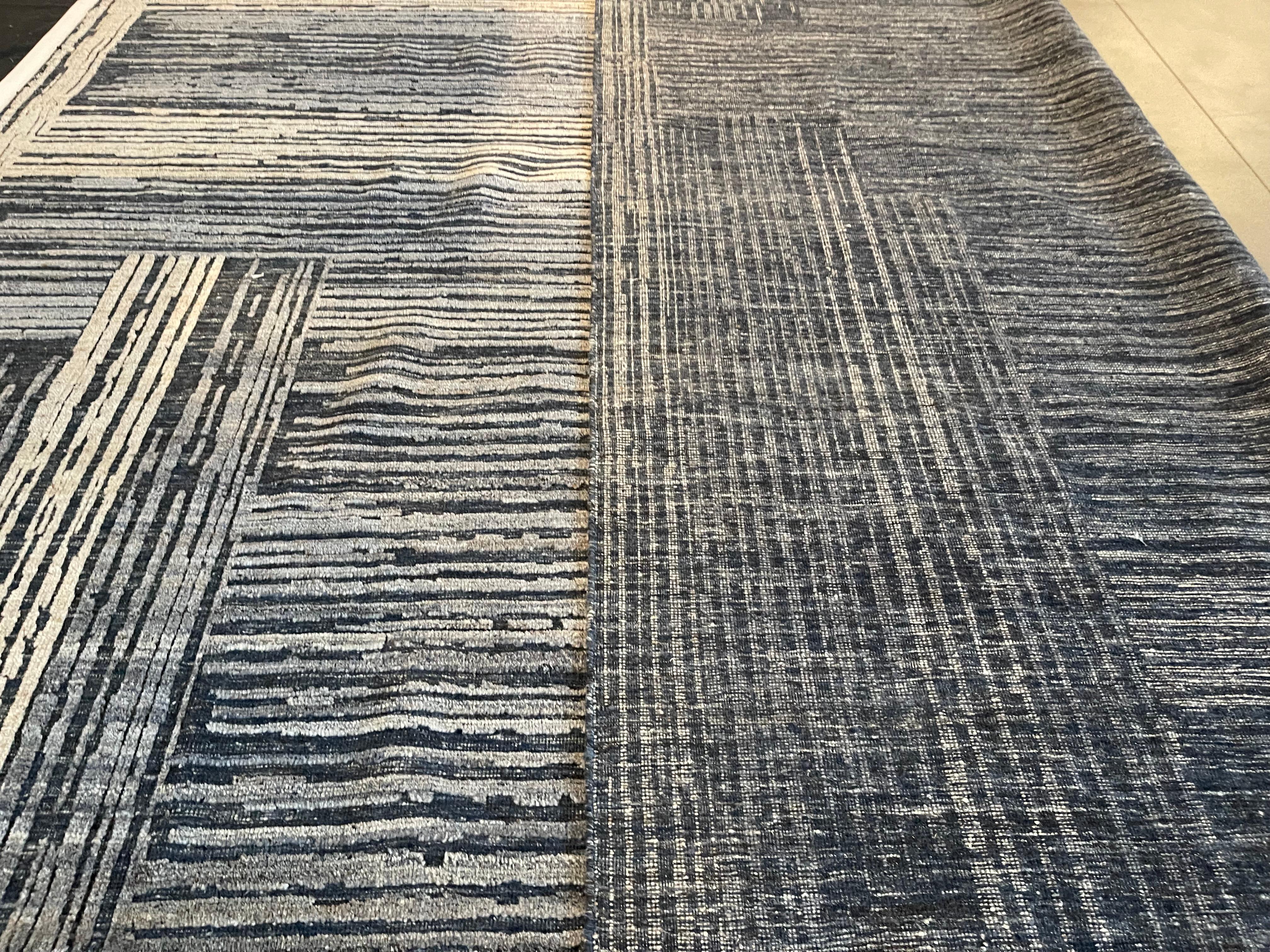 Lana Tappeto di area avorio e blu dal design moderno in vendita