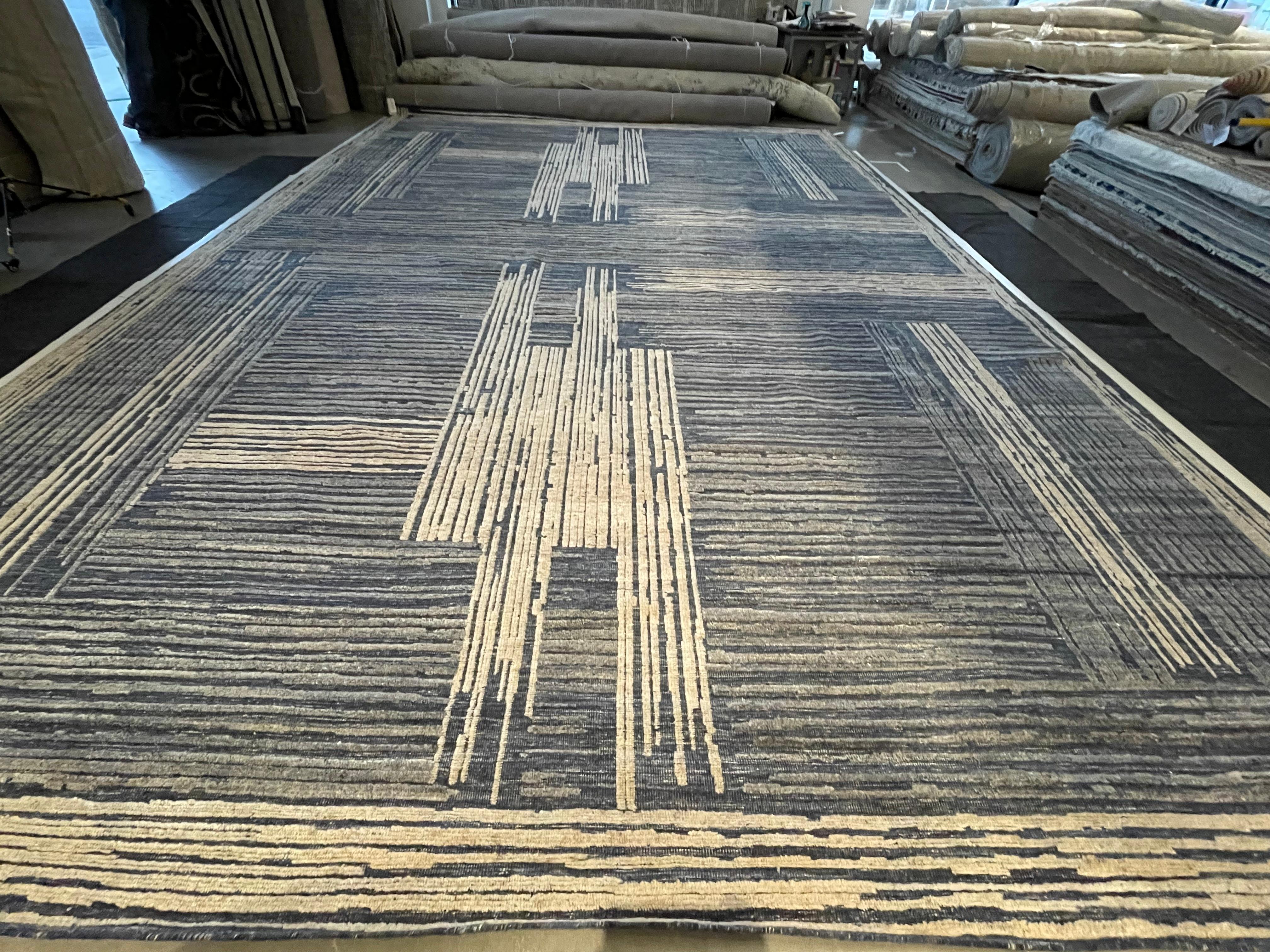 Tappeto di area avorio e blu dal design moderno in vendita 1