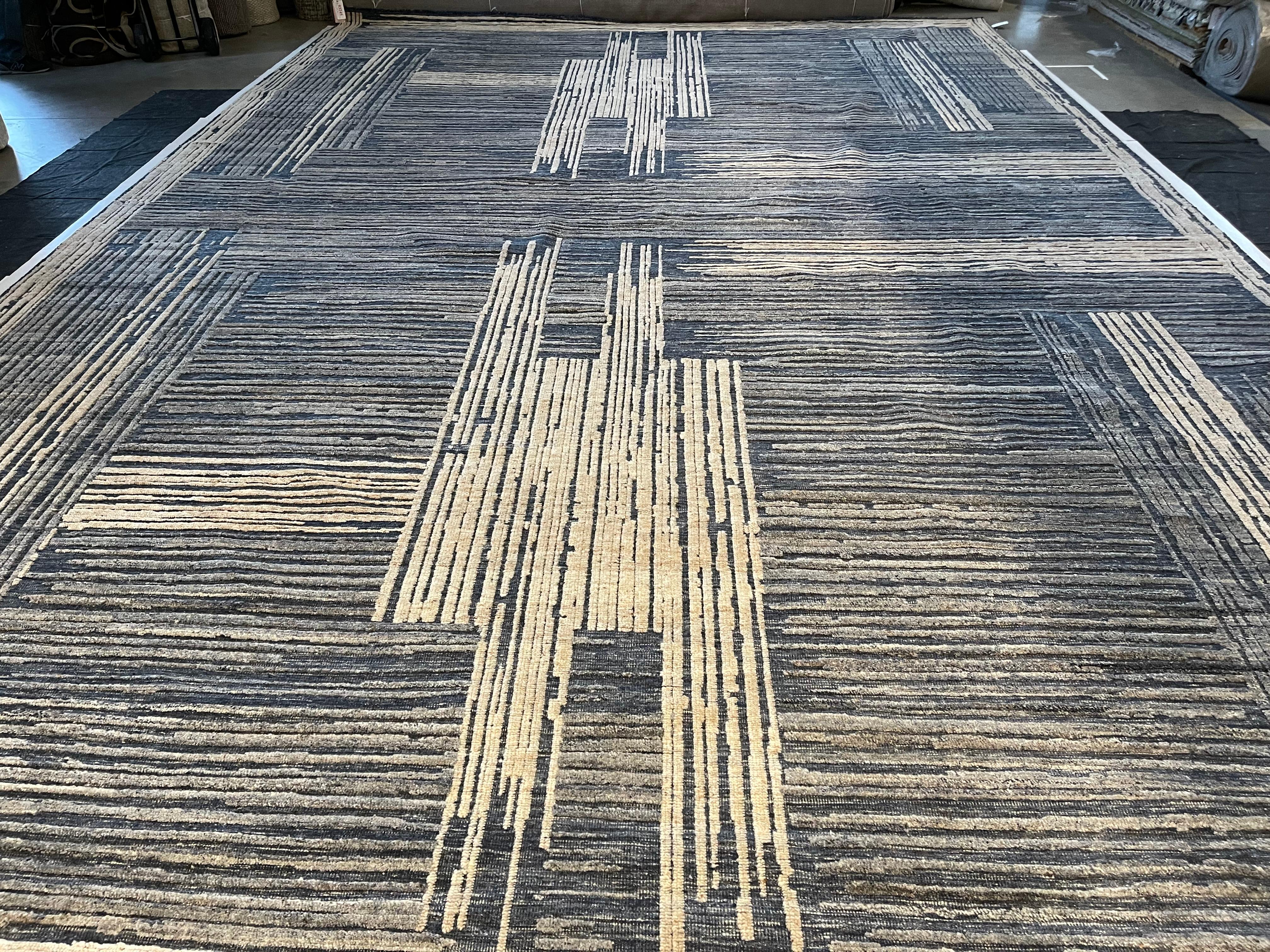 Tappeto di area avorio e blu dal design moderno in vendita 2