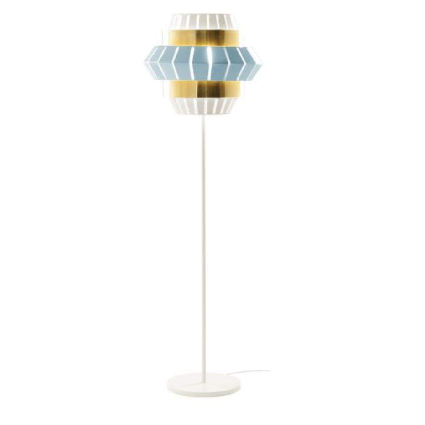Ivory and jade comb floor lamp with brass ring by Dooq.
Dimensions: W 54 x D 54 x H 175 cm
Materials: lacquered metal, polished brass.
Also available in different colors and materials.

Information:
230V/50Hz
E27/1x20W LED
120V/60Hz
E26/1x15W