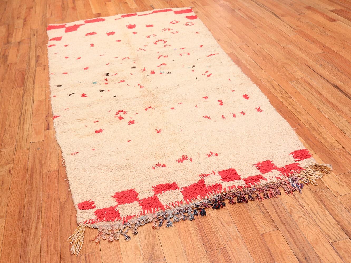 Hand-Knotted Ivory and Red Vintage Moroccan Rug. Size: 4 ft 7 in x 9 ft (1.4 m x 2.74 m)