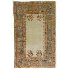 Tapis Oushak turc du 19ème siècle en laine d'angora ivoire antique