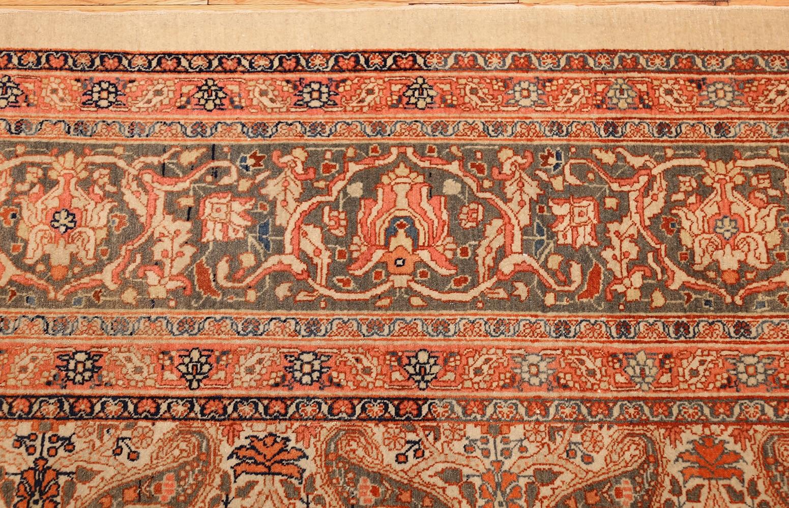 Prächtiger antiker Haji Jalili Tabriz Perserteppich aus Elfenbein, Herkunftsland/Teppichart: Perserteppich, um 1880. Größe: 9 ft 3 in x 13 ft (2,82 m x 3,96 m). 

Dieser antike persische Täbris-Hadschi-Dschalili-Teppich ist reich an exquisiten