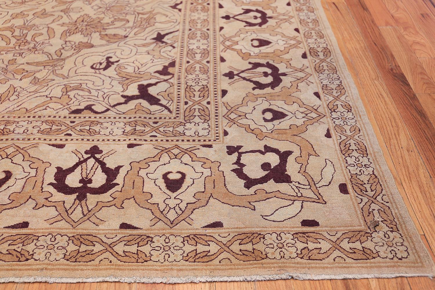 Ivory Antique Indian Amritsar Rug. Size: 9 ft 7 in x 11 ft 6 in In Excellent Condition In New York, NY