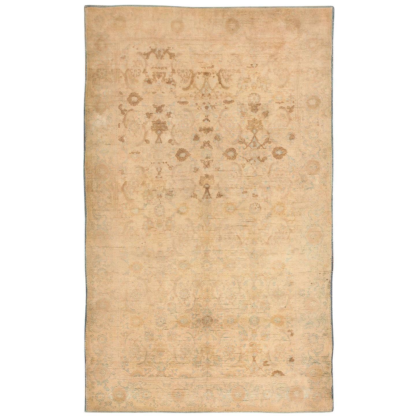 Ivory Antique Indian Cotton Agra Rug. Size: 5 ft x 8 ft 6 in (1.52 m x 2.59 m) For Sale