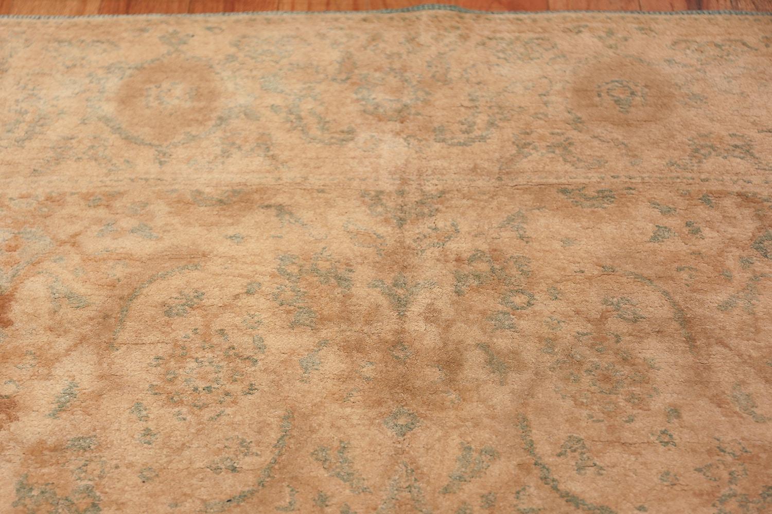 Schöne Elfenbein Hintergrund antike indische Baumwolle Agra Teppich, Herkunftsland: Indien, Circa Datum: 1900. Größe: 5 ft x 8 ft 6 in (1,52 m x 2,59 m)

