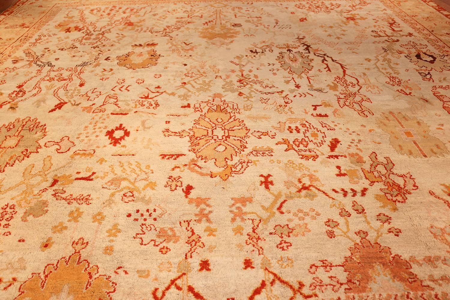 Wool Antique Oushak Turkish Rug. Size: 13 ft 7 in x 15 ft 3 in For Sale