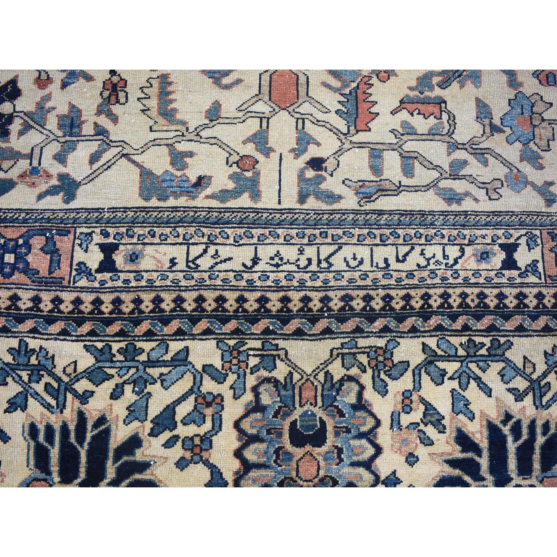 Antiker persischer Bakhtiar, signiert von Kashan Carpets, handgeknüpfter Wollteppich in Elfenbein im Angebot 2