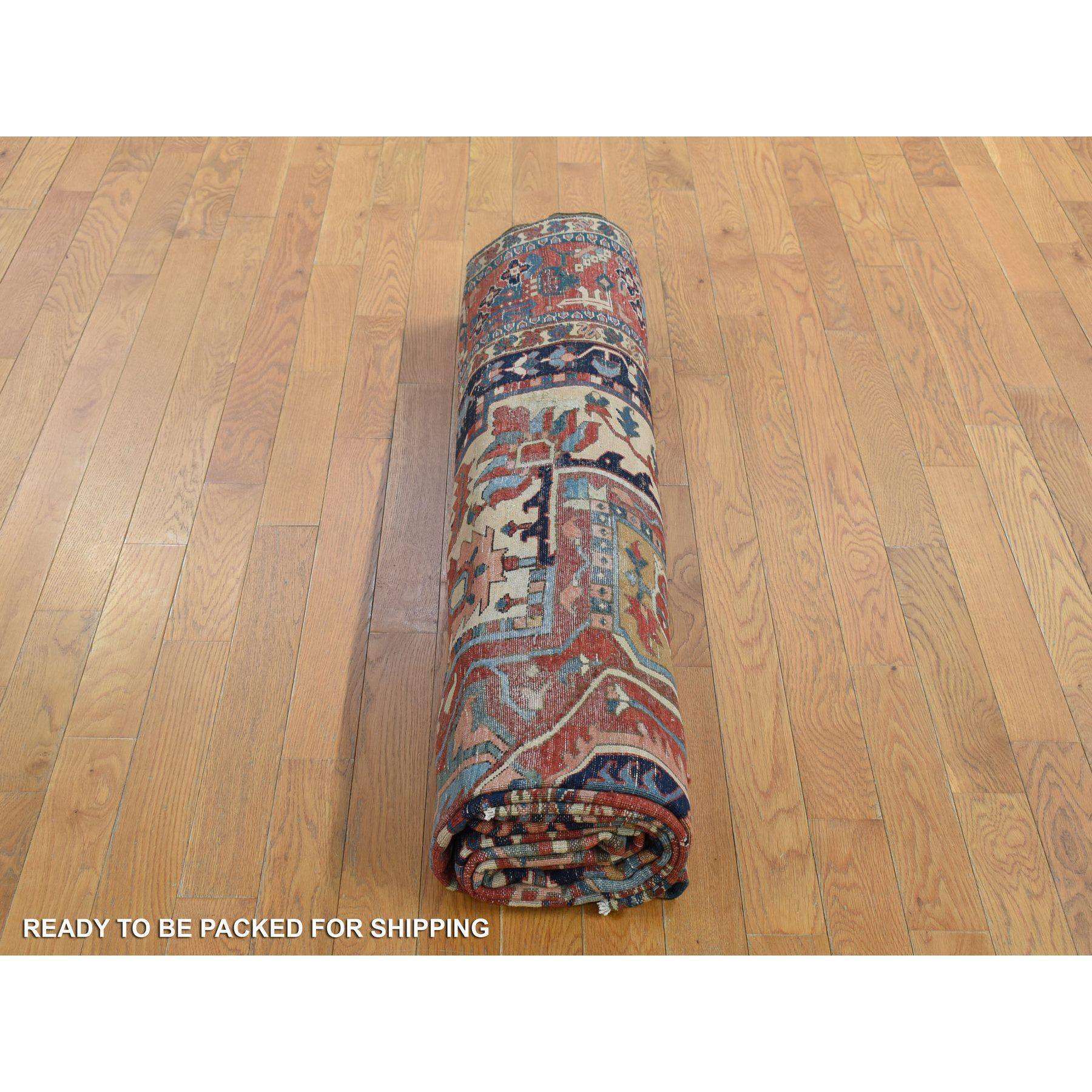 Handgeknüpfter, antiker persischer Karajeh Serapi-Teppich aus reiner Wolle in Elfenbein im Angebot 5
