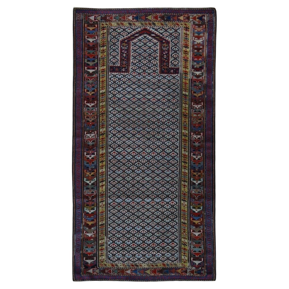 Tapis de soirée Sirvhan caucasien ancien en pure laine ivoire noué à la main, propre à porter