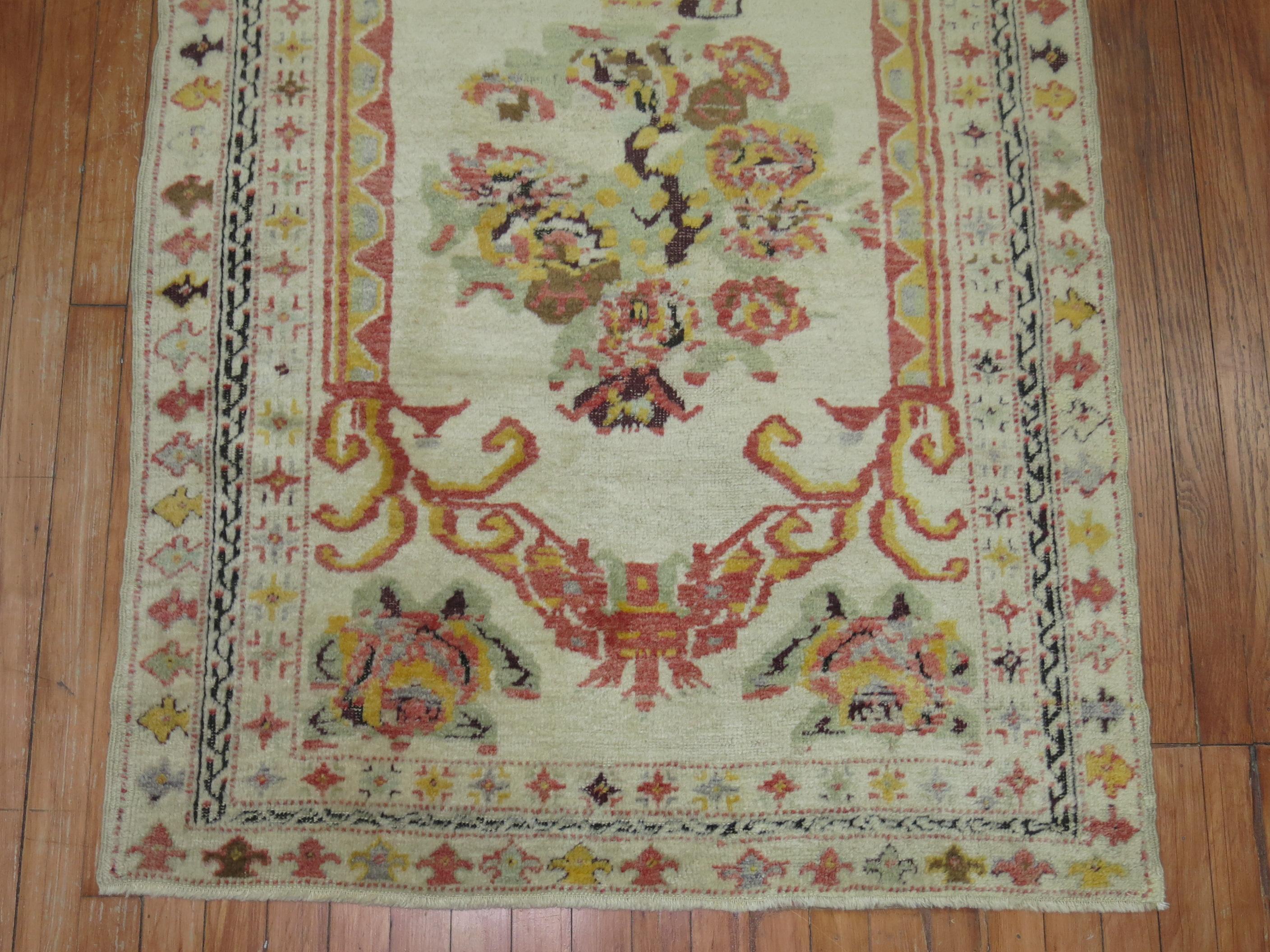 Zabihi Collection Ivory Antique Turkish Ghiordes Rug In Good Condition For Sale In New York, NY