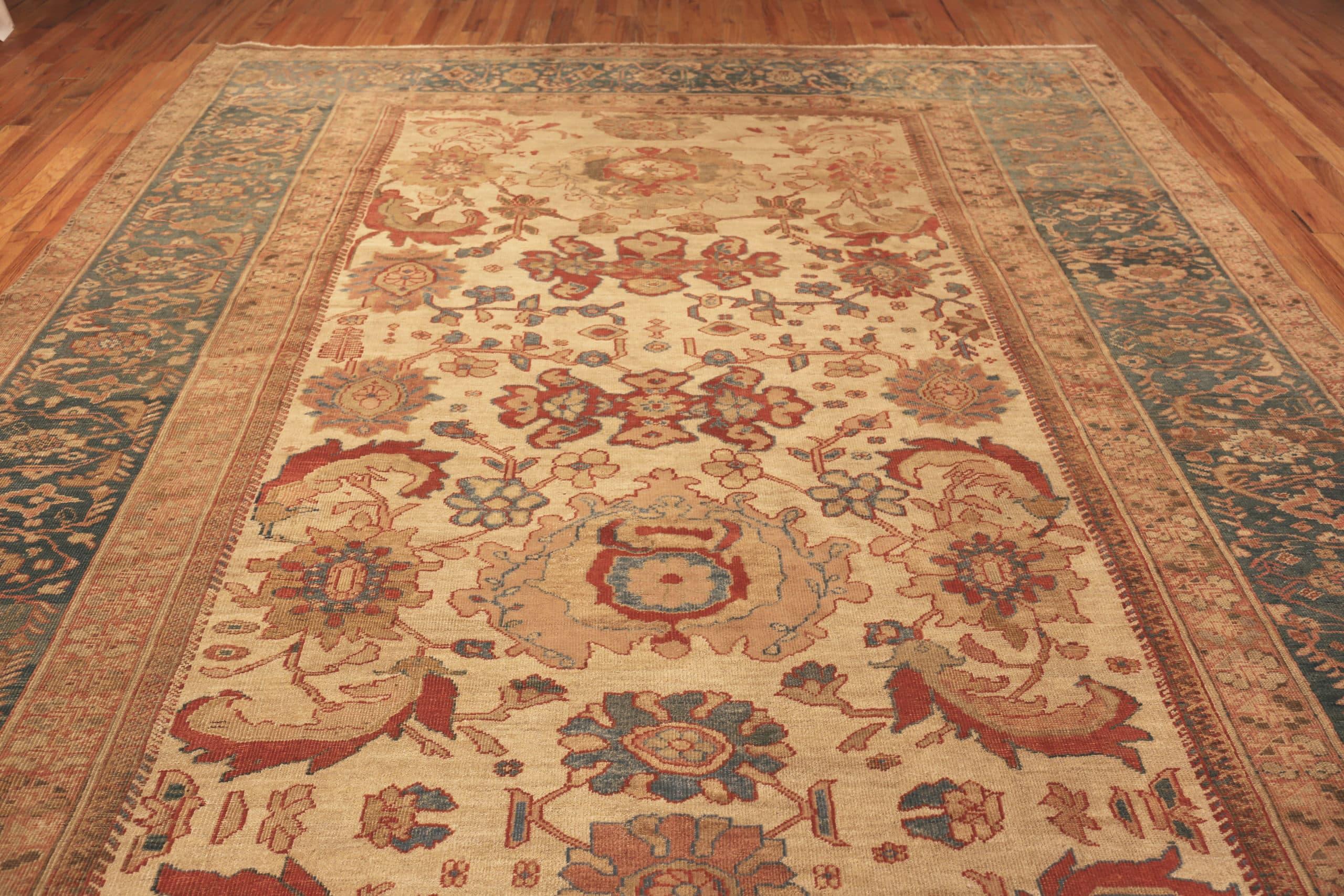 Nazmiyal Antique Ziegler Sultanabad Persian Rug. 10 ft 10 in x 17 ft 6 in In Good Condition In New York, NY