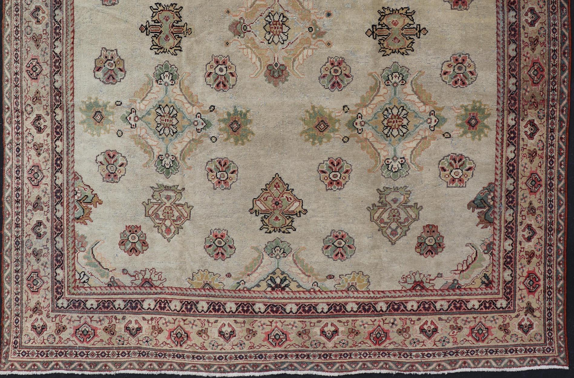 Ivory Background Antique Persian Sultanabad-Mahal Rug with Sub-Geometric Design For Sale 8