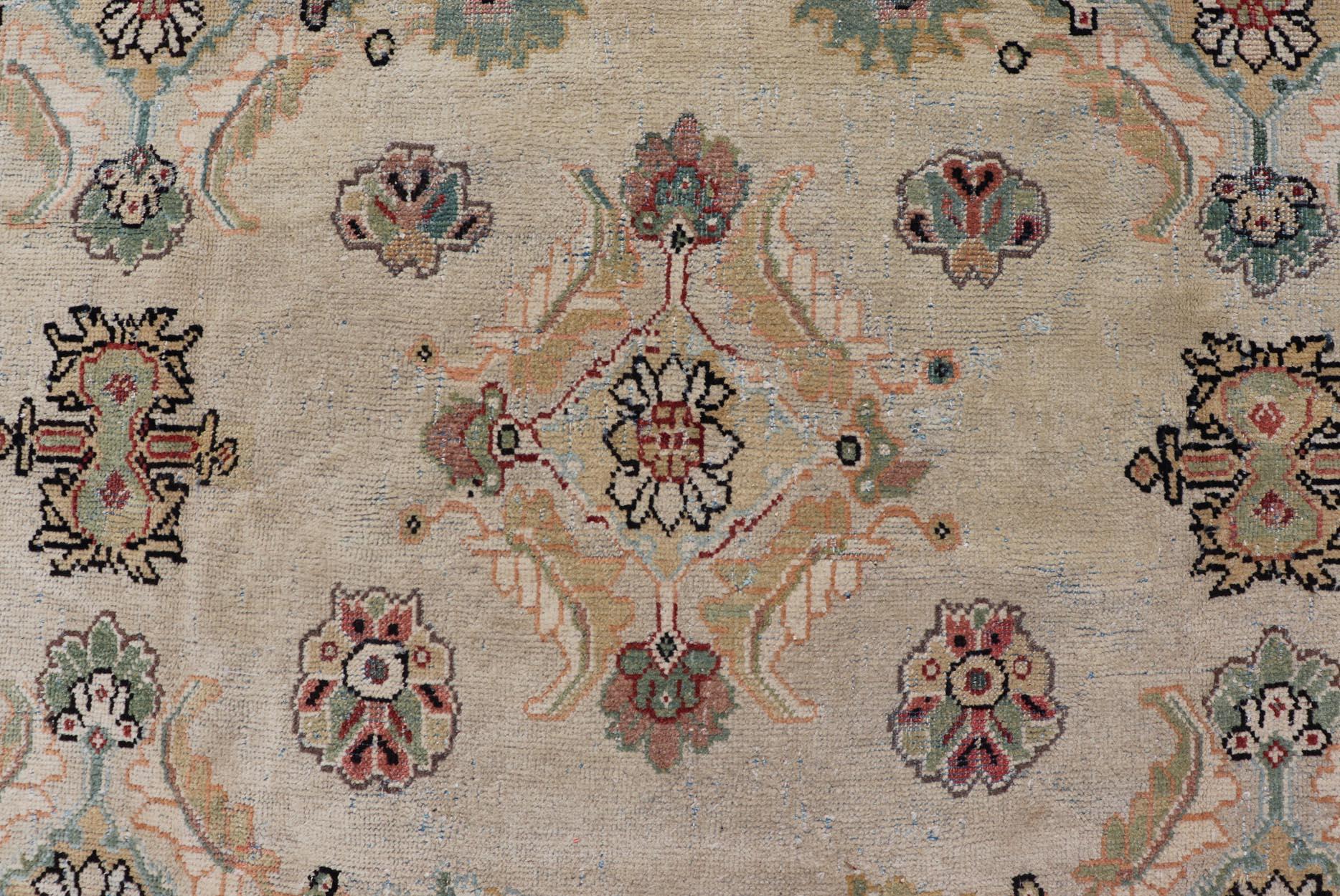 Antique Persian Sultanabad-Mahal Rug. Keivan Woven Arts / rug/ X23-0202, country of origin / type: Persian / Sultanabad, circa Early-20th Century.

Measures: 9'0 x 12'0

Antique Persian Sultanabad-Mahal Rug in Ivory background and border. This