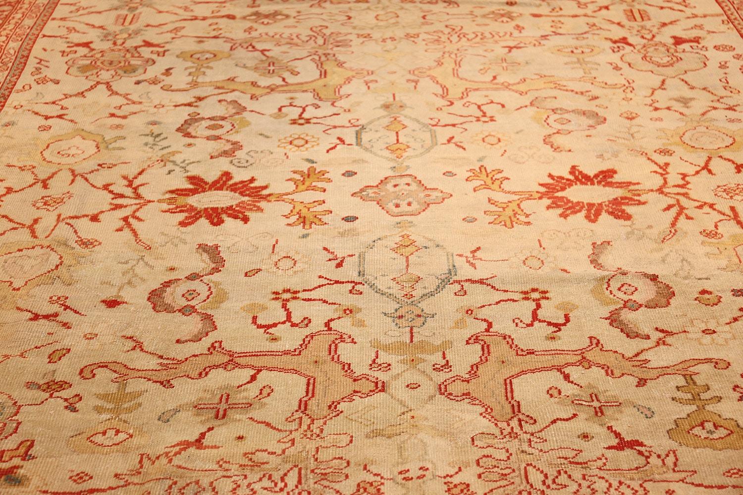 Hand-Knotted Antique Sultanabad Rug. Size: 9 ft x 12 ft 2 in  For Sale